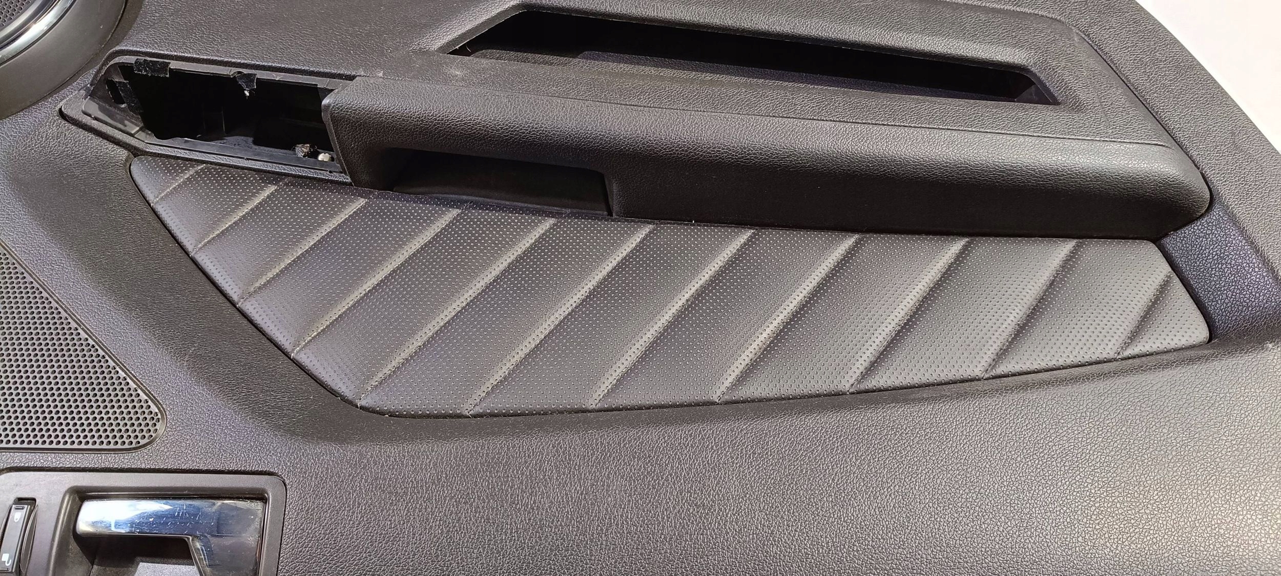 side upholstery side door left of left Ford Mustang Premium 2010-2014