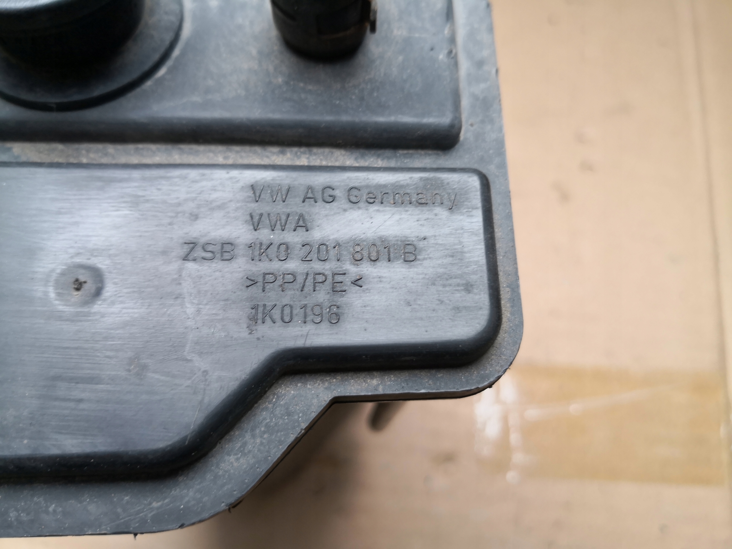 carbon filter VW SKODA AUDI 1K0201813