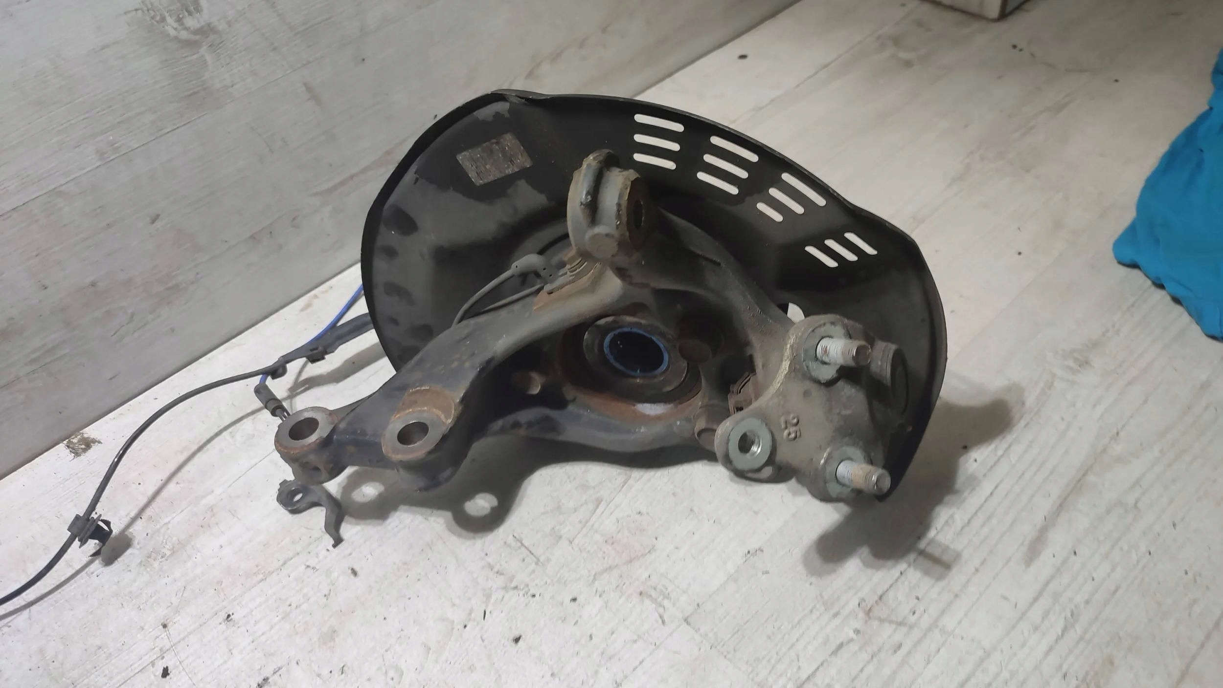 Toyota C-HR and 2019 front side right swing wheels