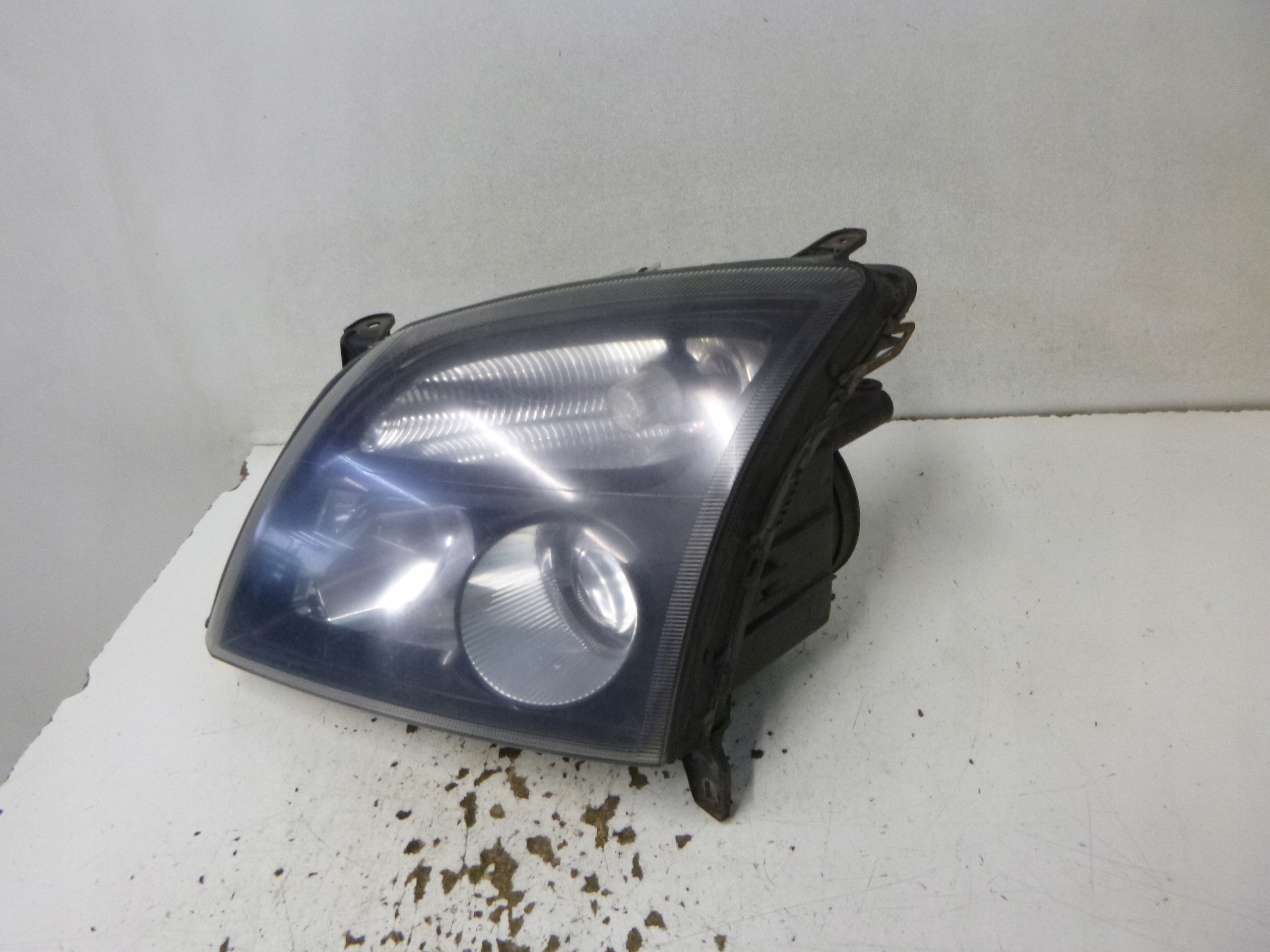 light front left Opel Vectra C 2003r.. black, Black HELLA 15588700 GM