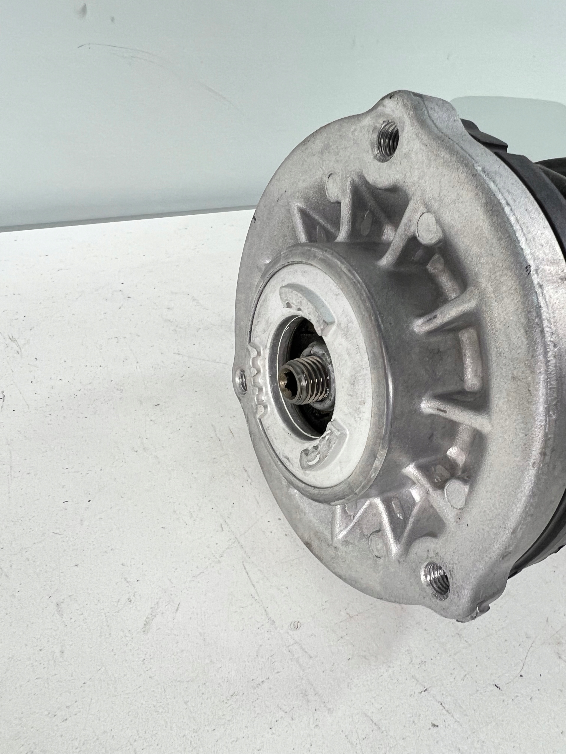 shock absorber left front BMW 5 G30 G31 6866607