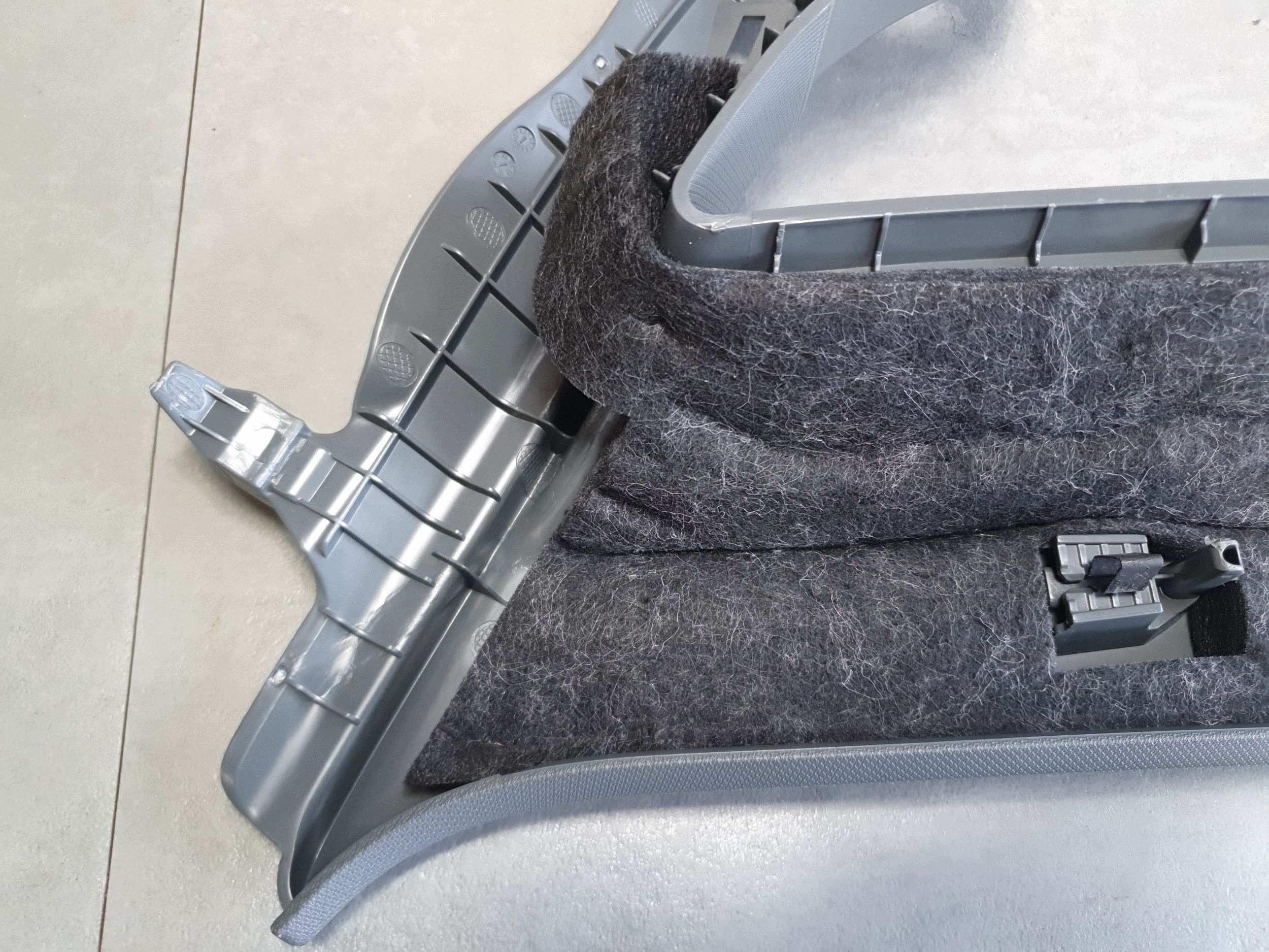 Audi A3 8Y hb cover slupka C left 8Y4867287A