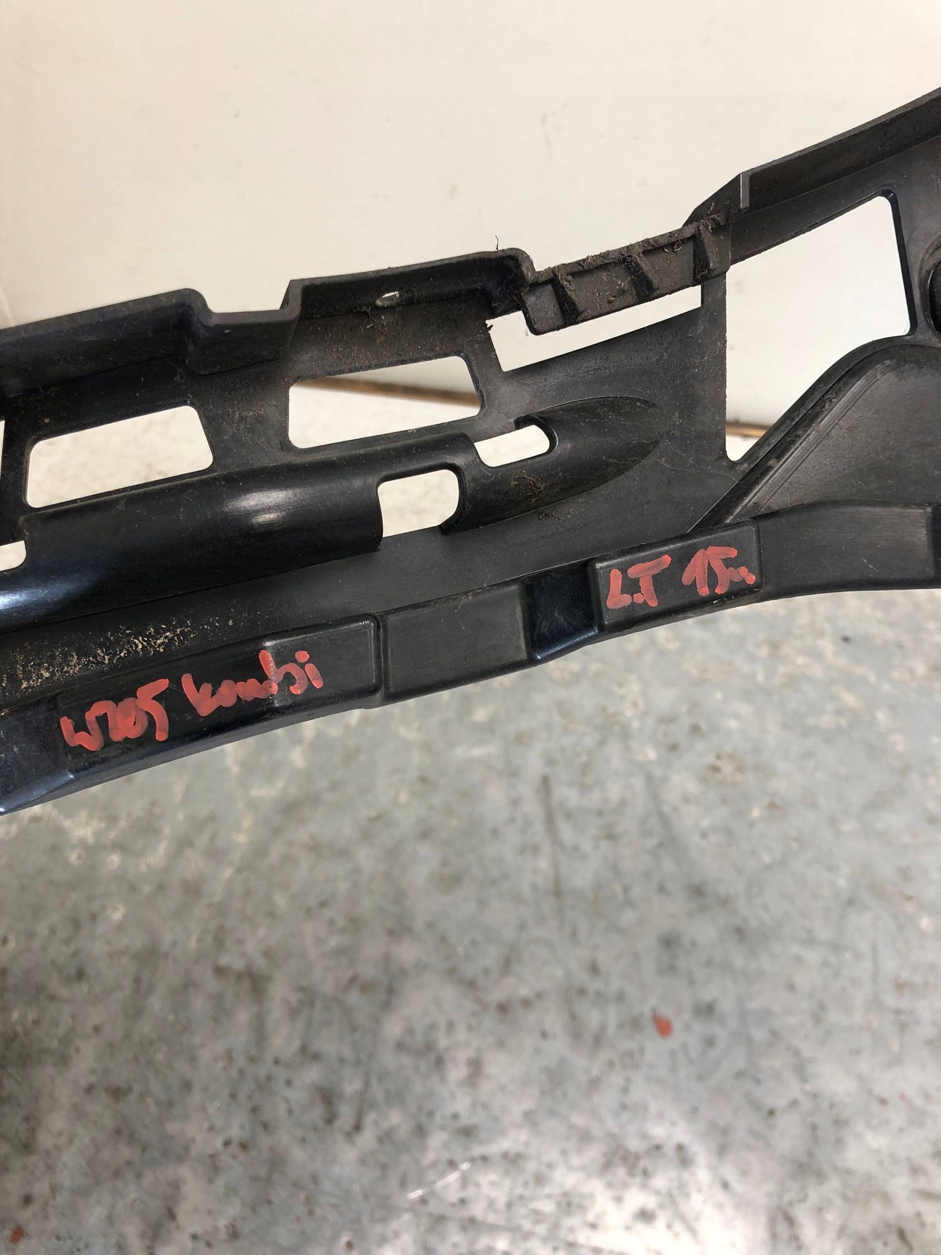 bumper bracket left rear part MERCEDES W205 KOMBI A2058802002