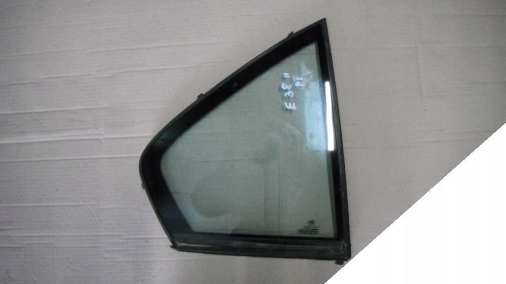 BMW 7 E38 94-98 SZYBA PRAWA TYLNA MAŁA - TRÓJKĄT