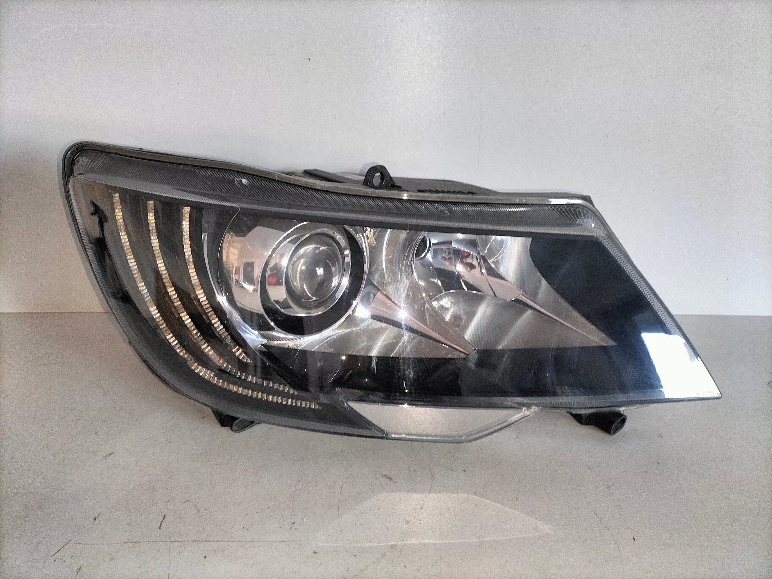 light front reflektor right SKODA SUPERB II LIFT 13-15 BI-XENON
