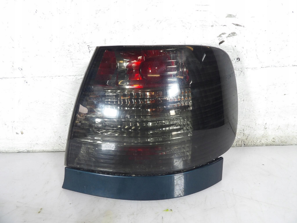 AUDI A4 B5 sedan light rear part right 01-441-1953R-C