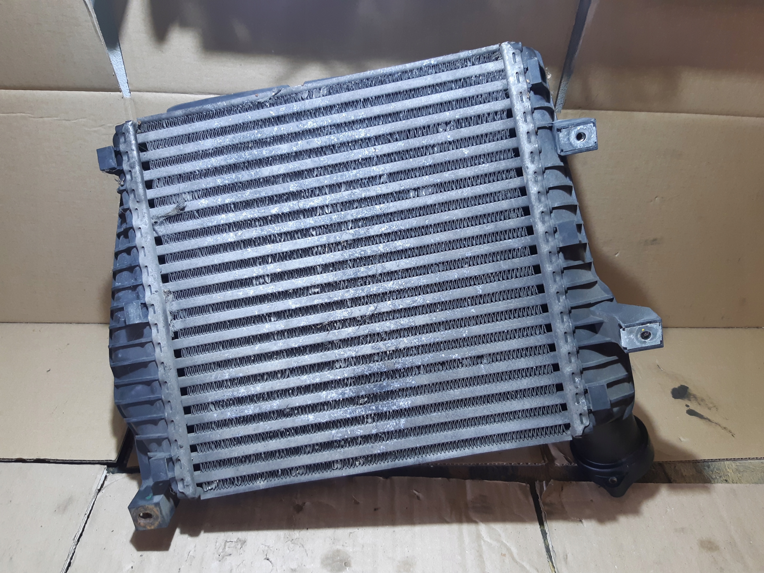 AUDI Q7 4L 4.2 TDI intercooler right 7L0145804A