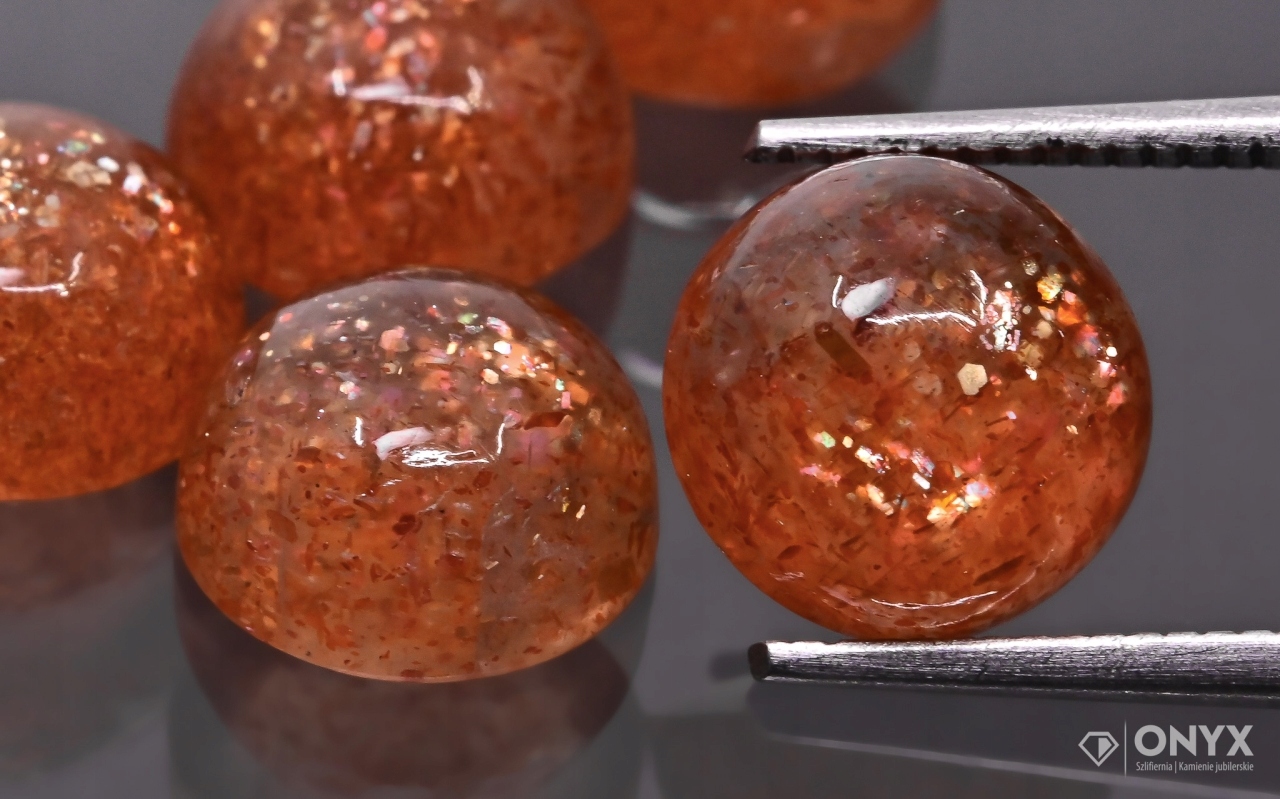 Solární kámen A kulatý kabošon fi 12 mm