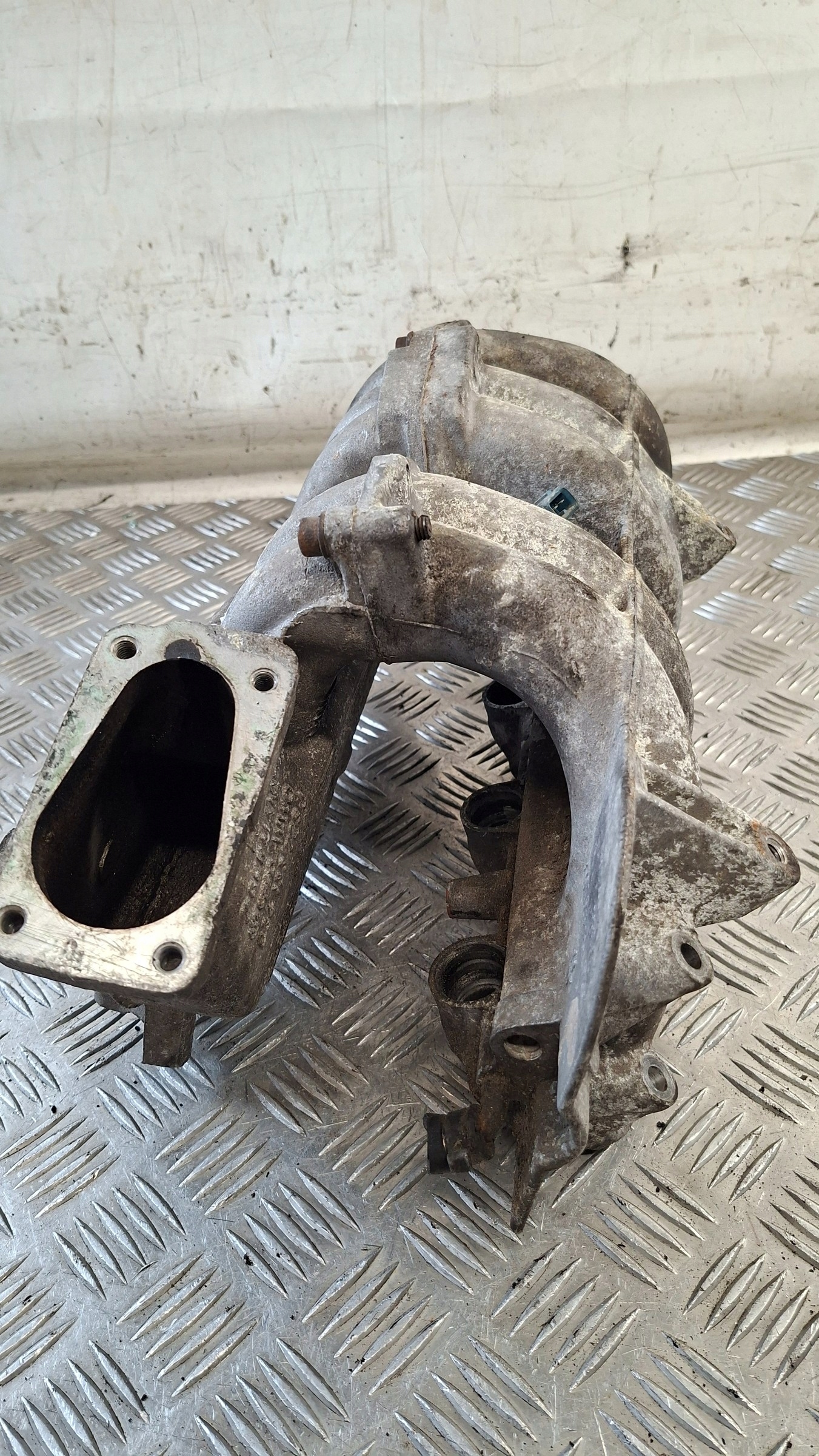 intake manifold AUDI 100 C3 2.3