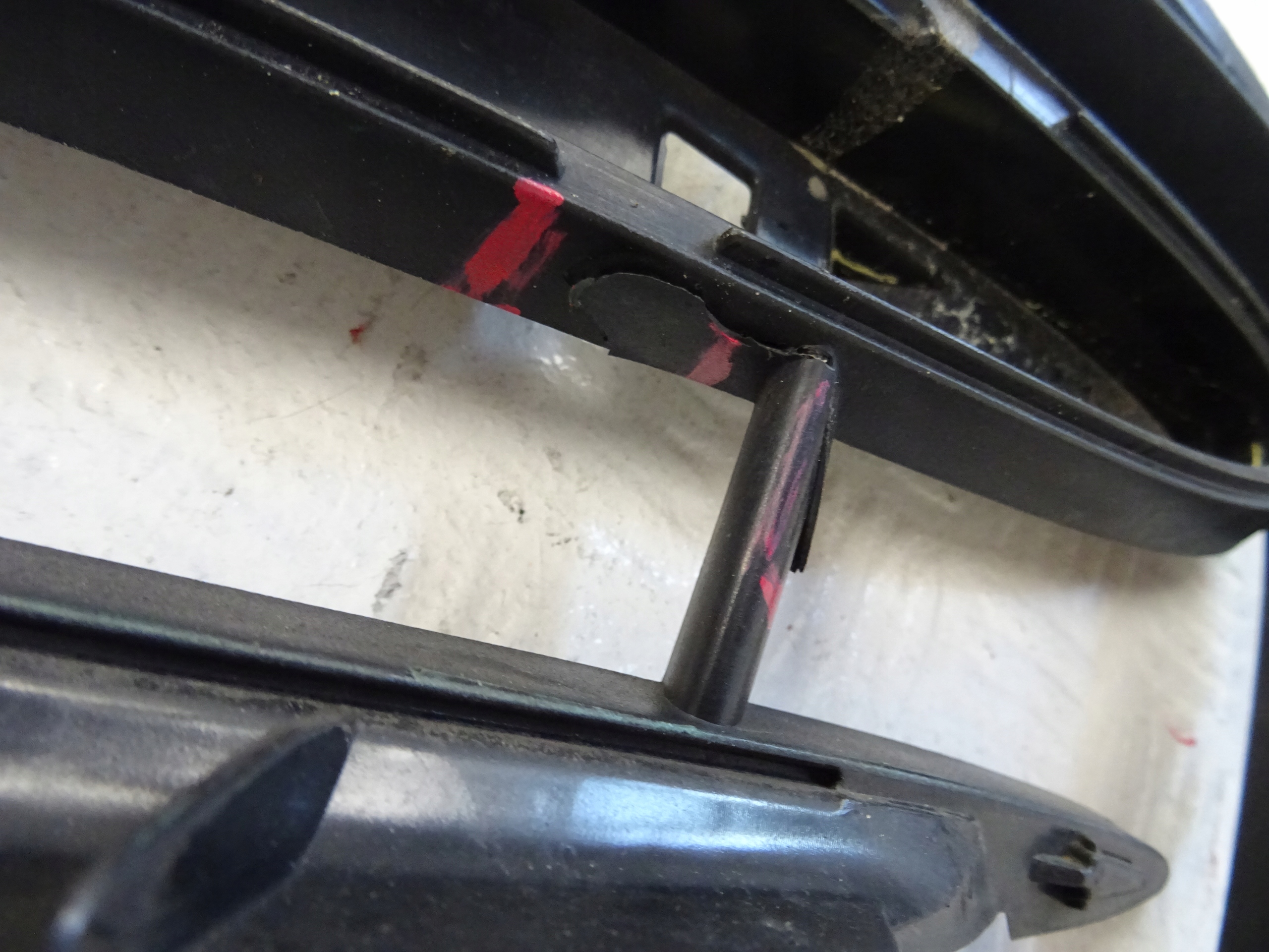 grid of a bumper front front left PORSCHE CAYENNE II TURBO S 7P5807681C