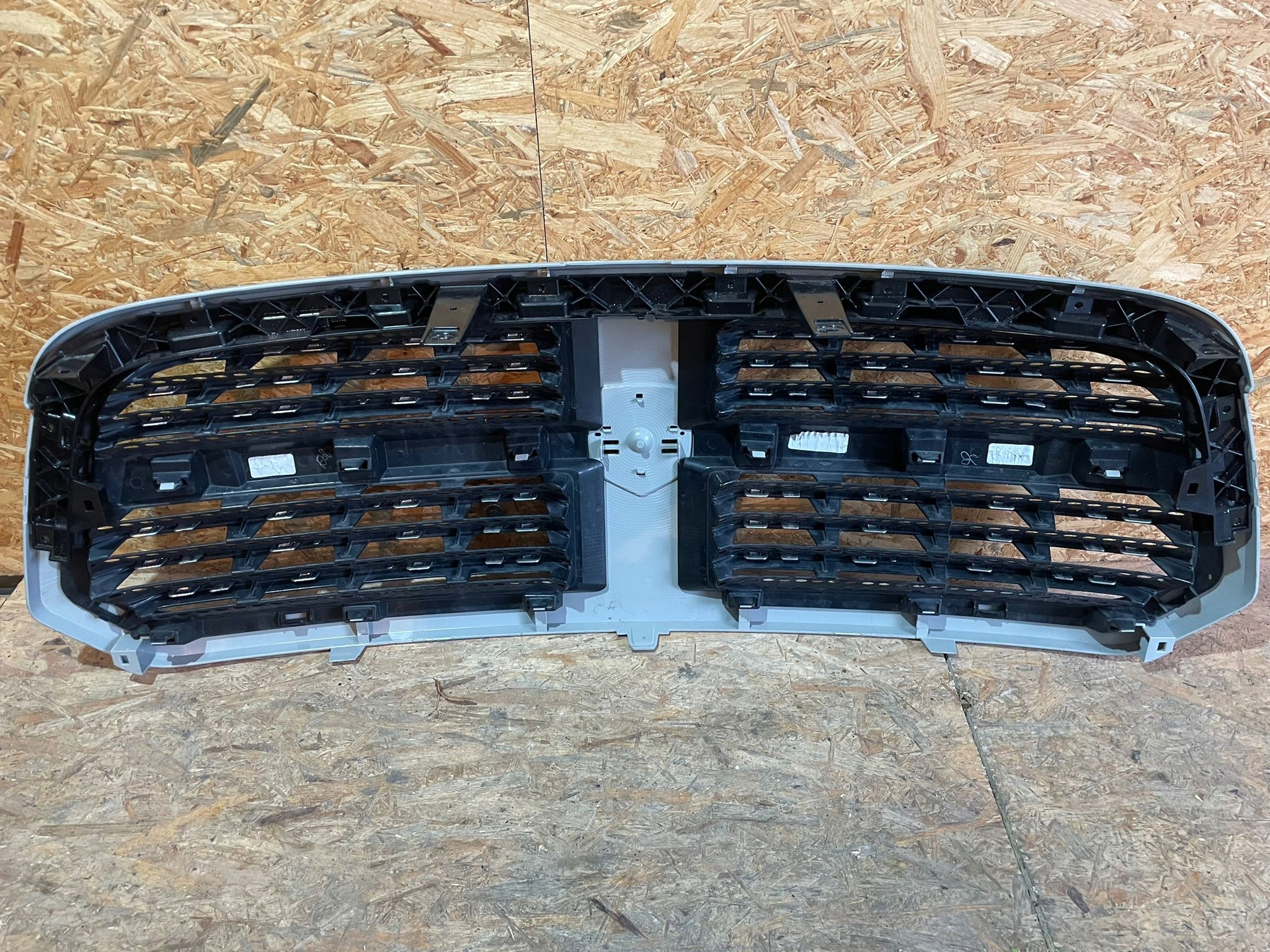 Dodge RAM 1500 atrapa grill 2013- ** NOWY ORYGINAŁ Jakość części (zgodnie z GVO) Z - zamiennik