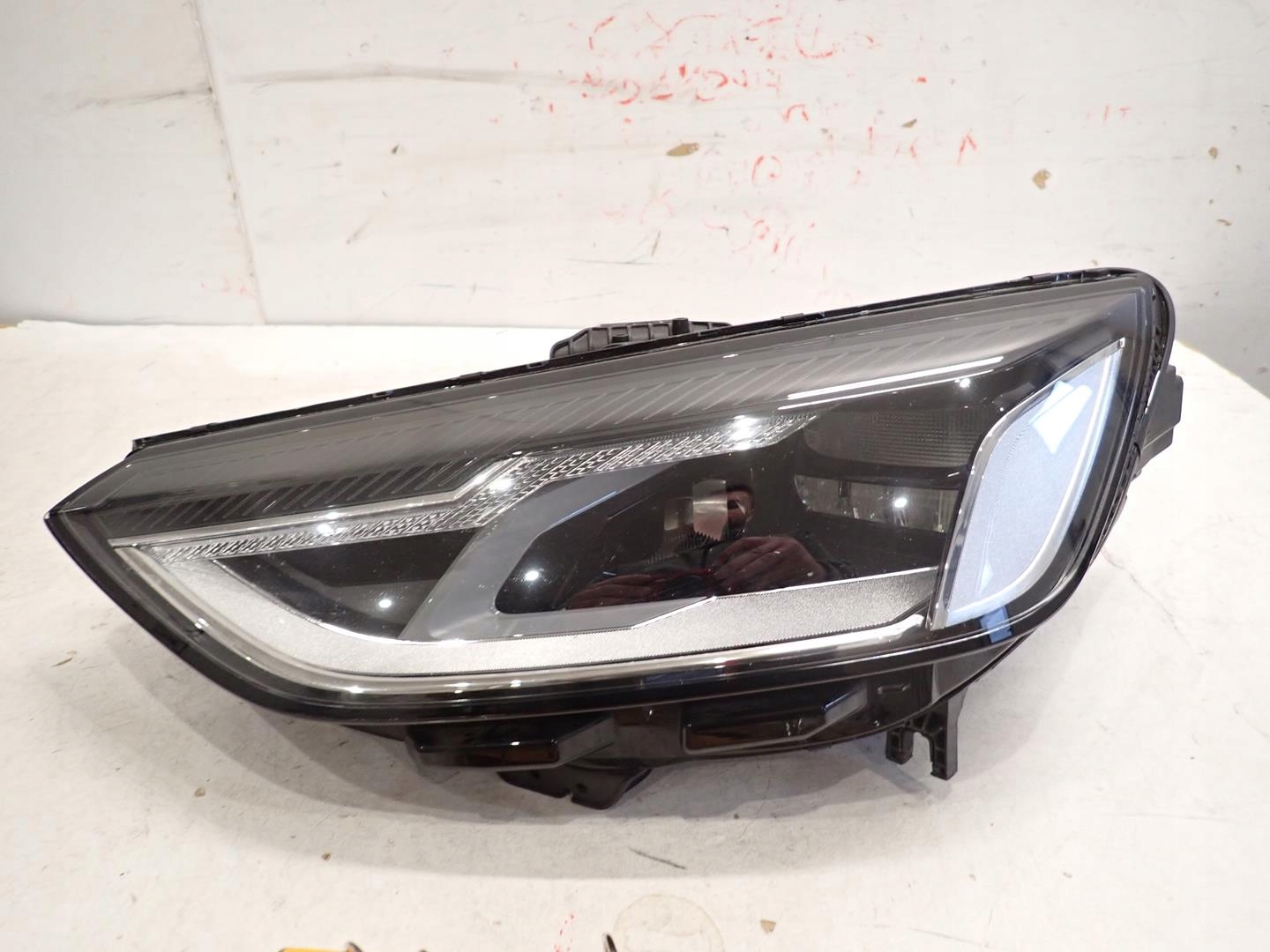 light front front left AUDI A4 B9 LIFT 2019- FULL LED 8W0941011