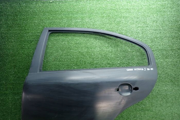 SKODA OCTAVIA and 98- door left rear. rear part