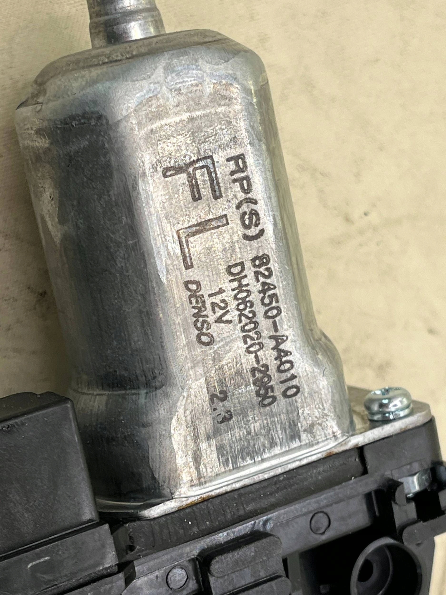 82450-A4010 mini motor lifting windows left front KIA CARENS IV !J