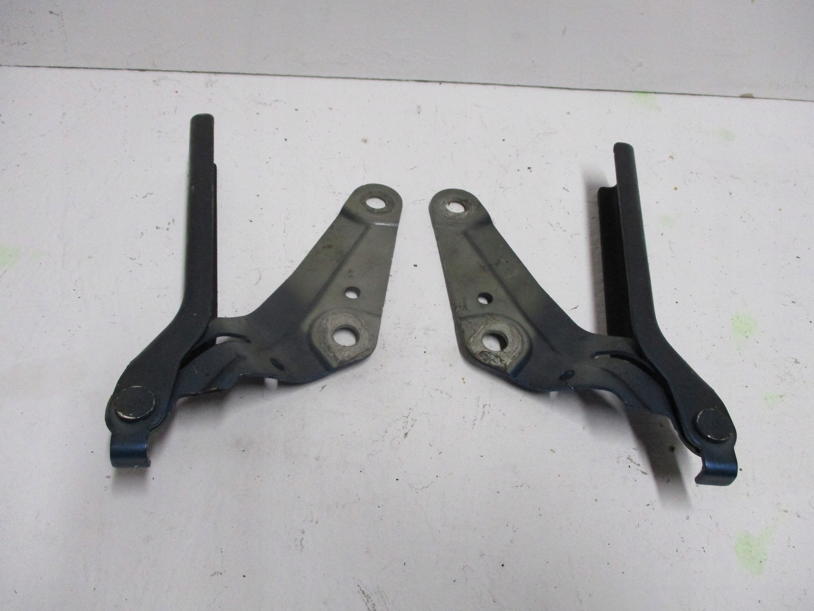 ПЕТЛЯ КАПОТА VW T ROC 2GA 2GA823302B 2GA823301B