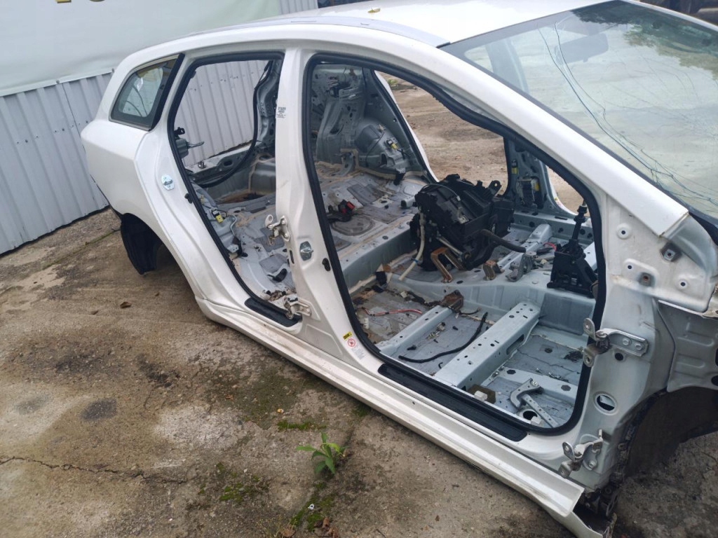 TOYOTA AVENSIS T27 ĆWIARTKA PRÓG SŁUPEK PRAWY 040 Numer katalogowy części 01