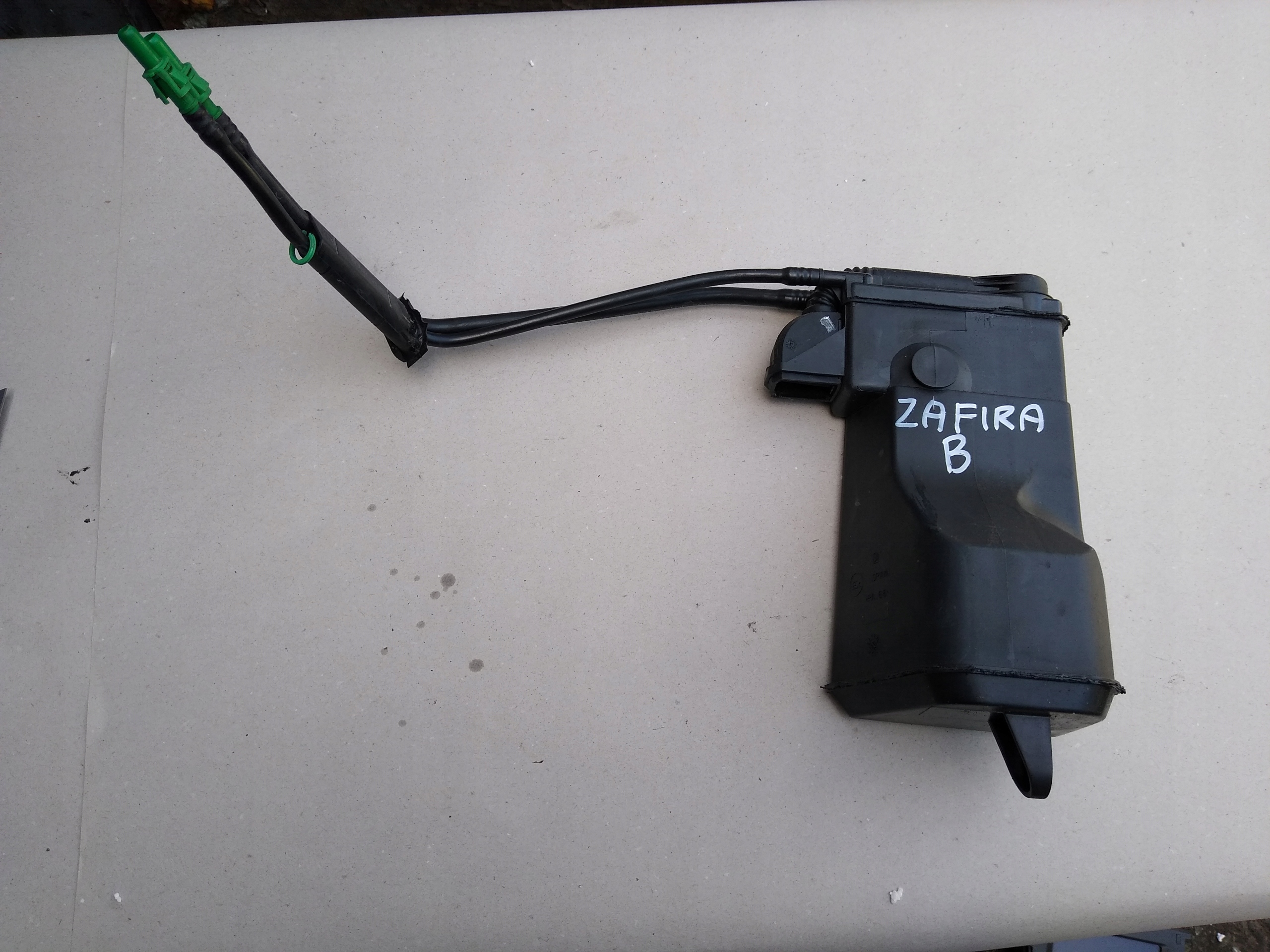 Zafira B 1.8 бак для испарения топлива 13126708