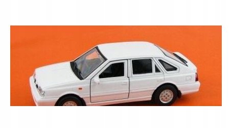 POLONEZ CARO PLUS 1:39 BIAŁY