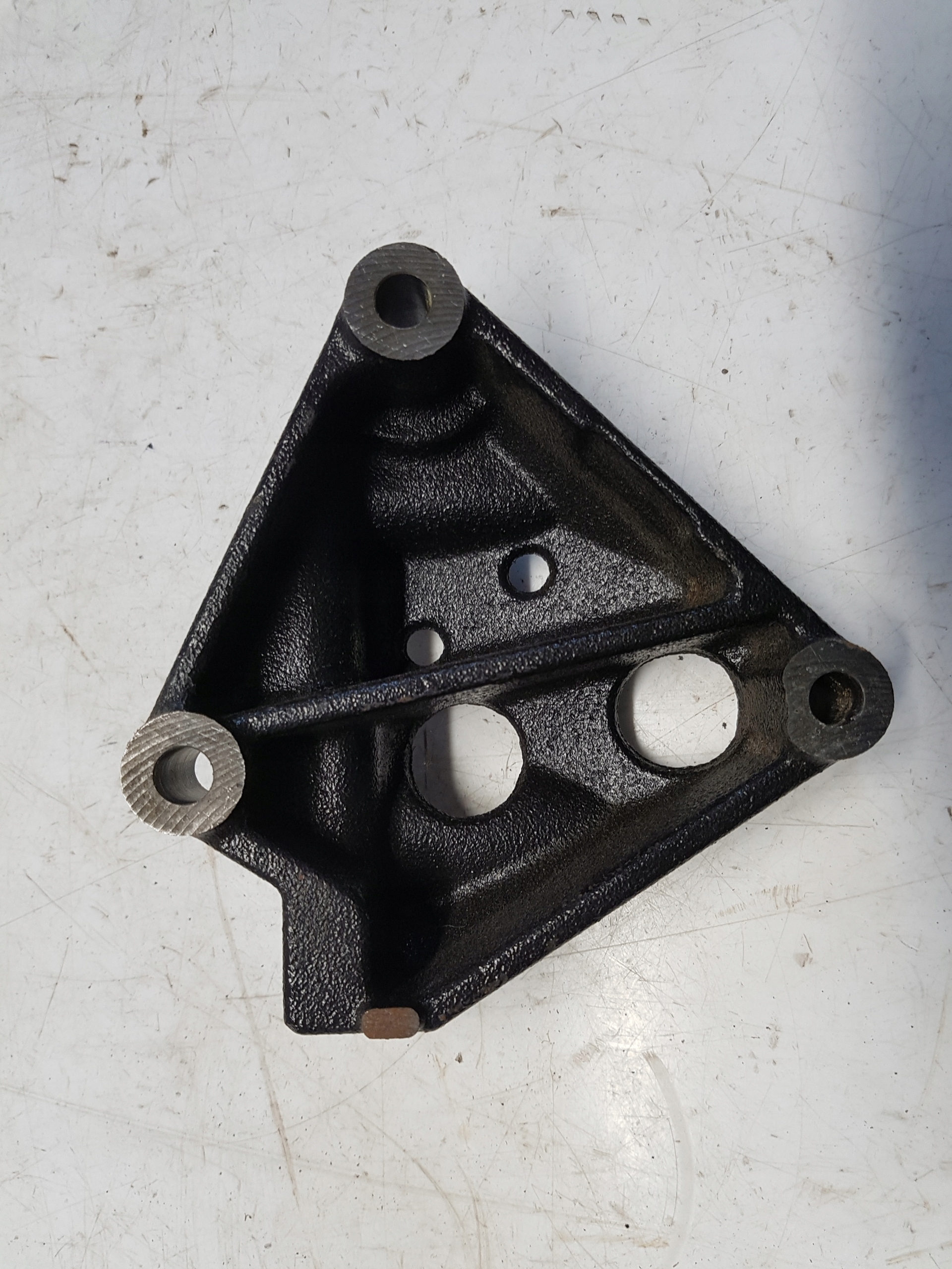 TOYOTA COROLLA E21 engine mount 37060-08DA