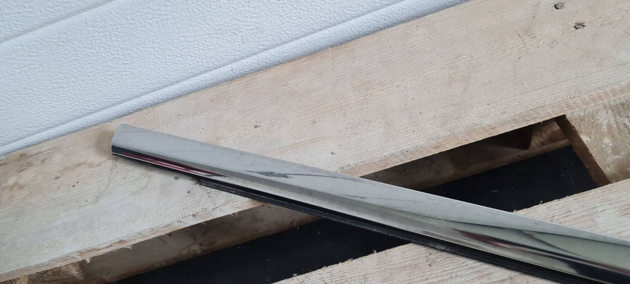 Chrysler Pacifica 2022 moulding door ZGARNAJACA windows right rear part CHROM