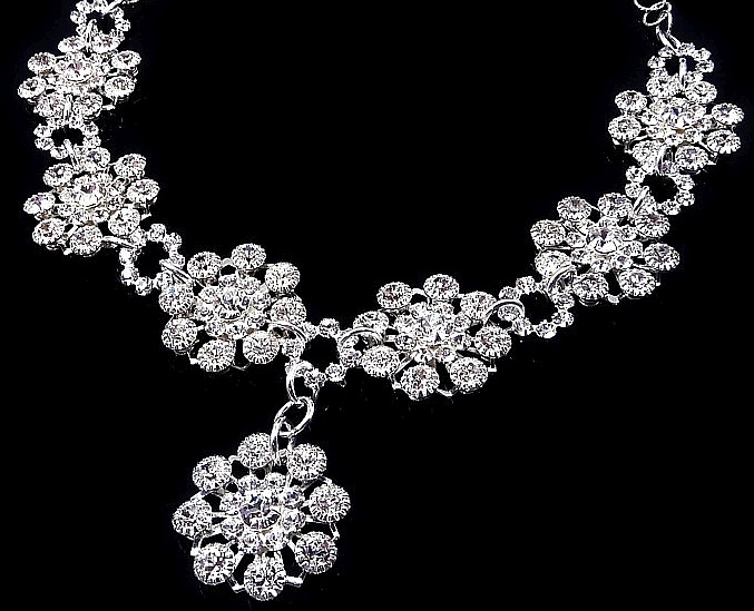 Nové krystaly Unikát Náhrdelník Crystal Flow Lux