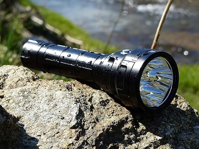 LATARKA TAKTYCZNA LED 5000 LUMENÓW WURKKOS DL40 IPX 8 WODOSZCZELNA Model DL40