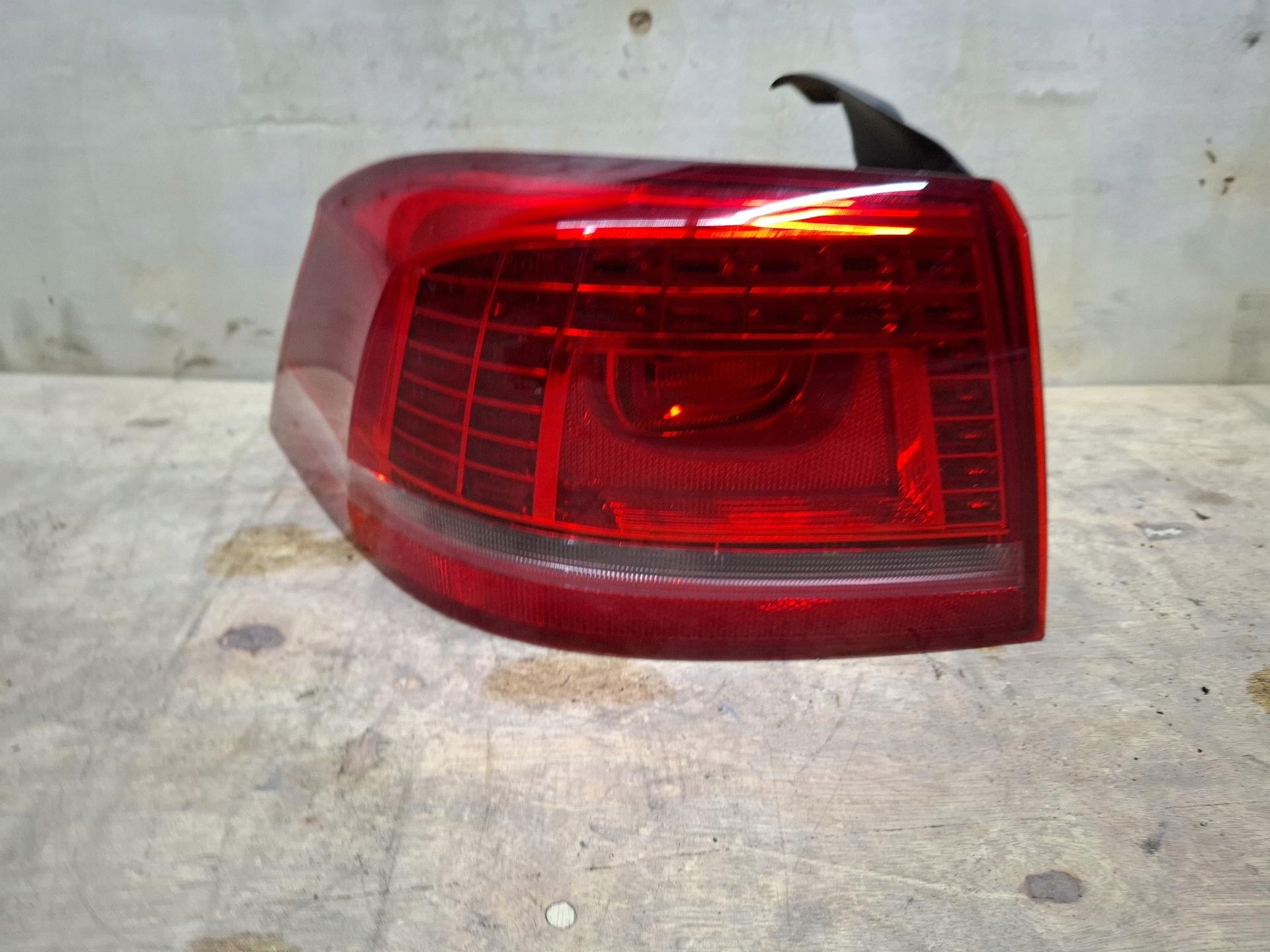 light rear left side Volkswagen Passat B7 2013 2SK010.744-01