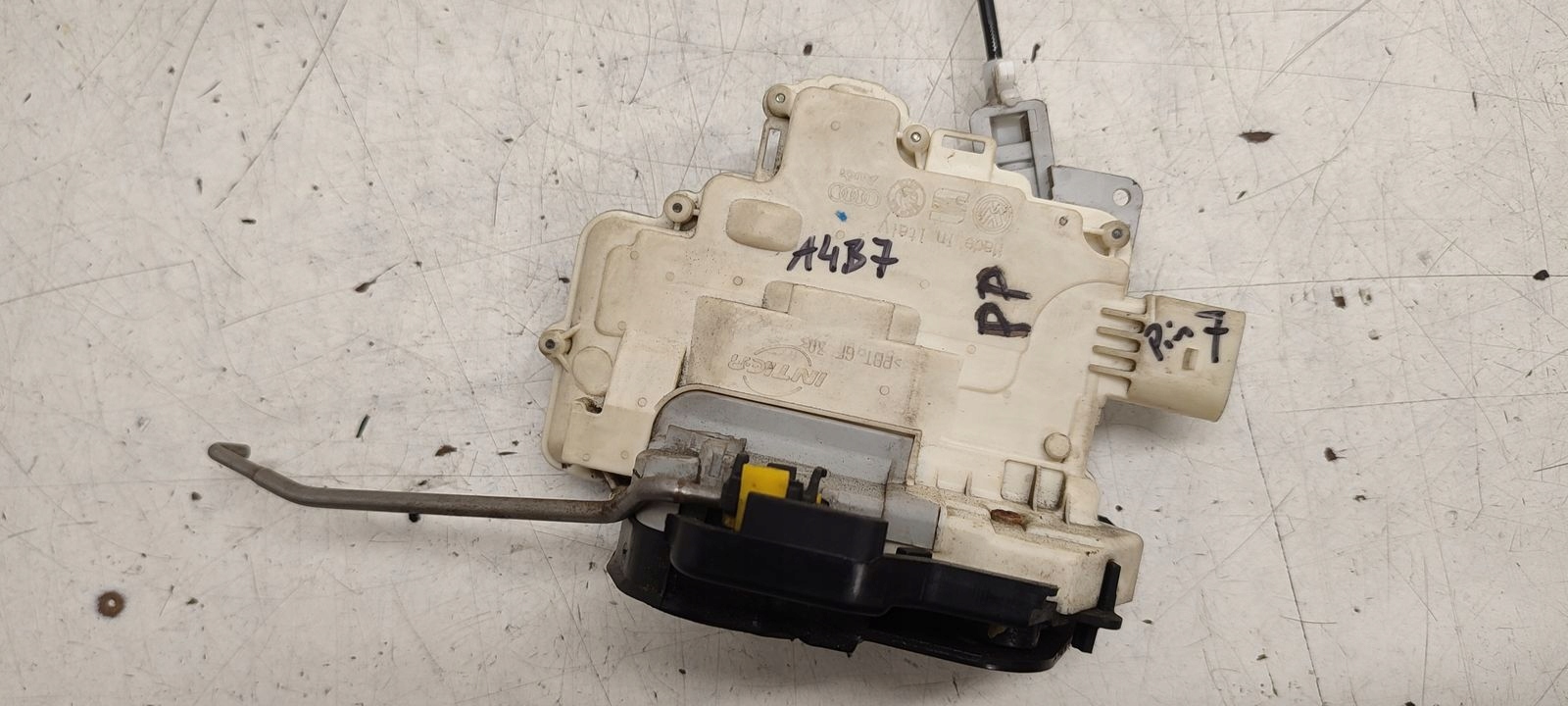 lock front front right Audi A4 B7 2,7 TDI