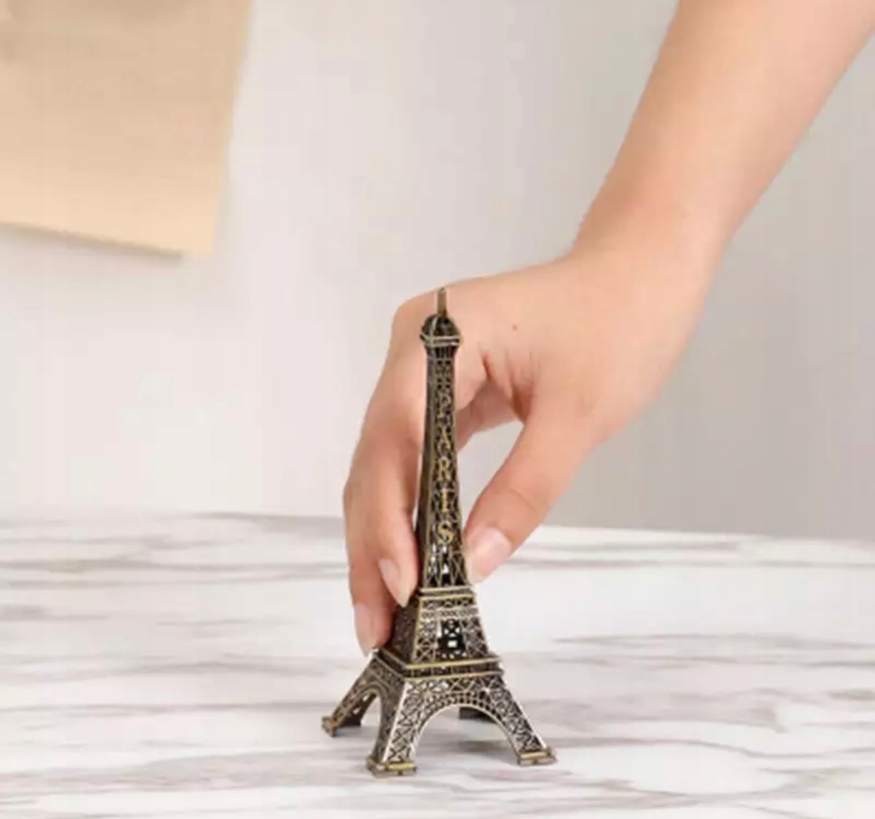 Figurka Wieża Eiffl'a pamiątka Z Paryża eiffla EAN (GTIN) 792172105064