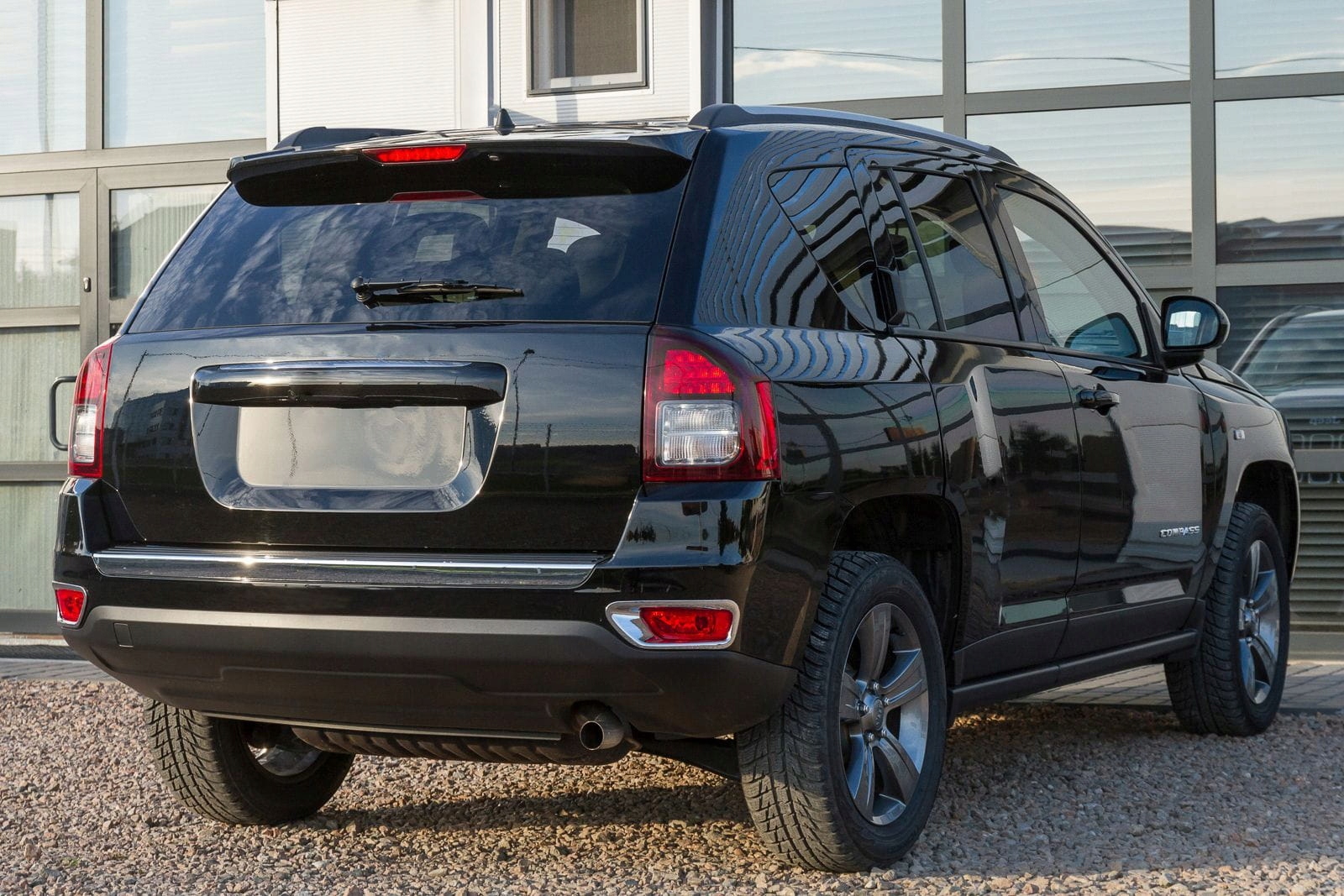 JEEP COMPASS I MK49 2011-2017 LAMPA PRZECIWMGIELNA TYLNA PRAWA 57010716AC Producent części Inny