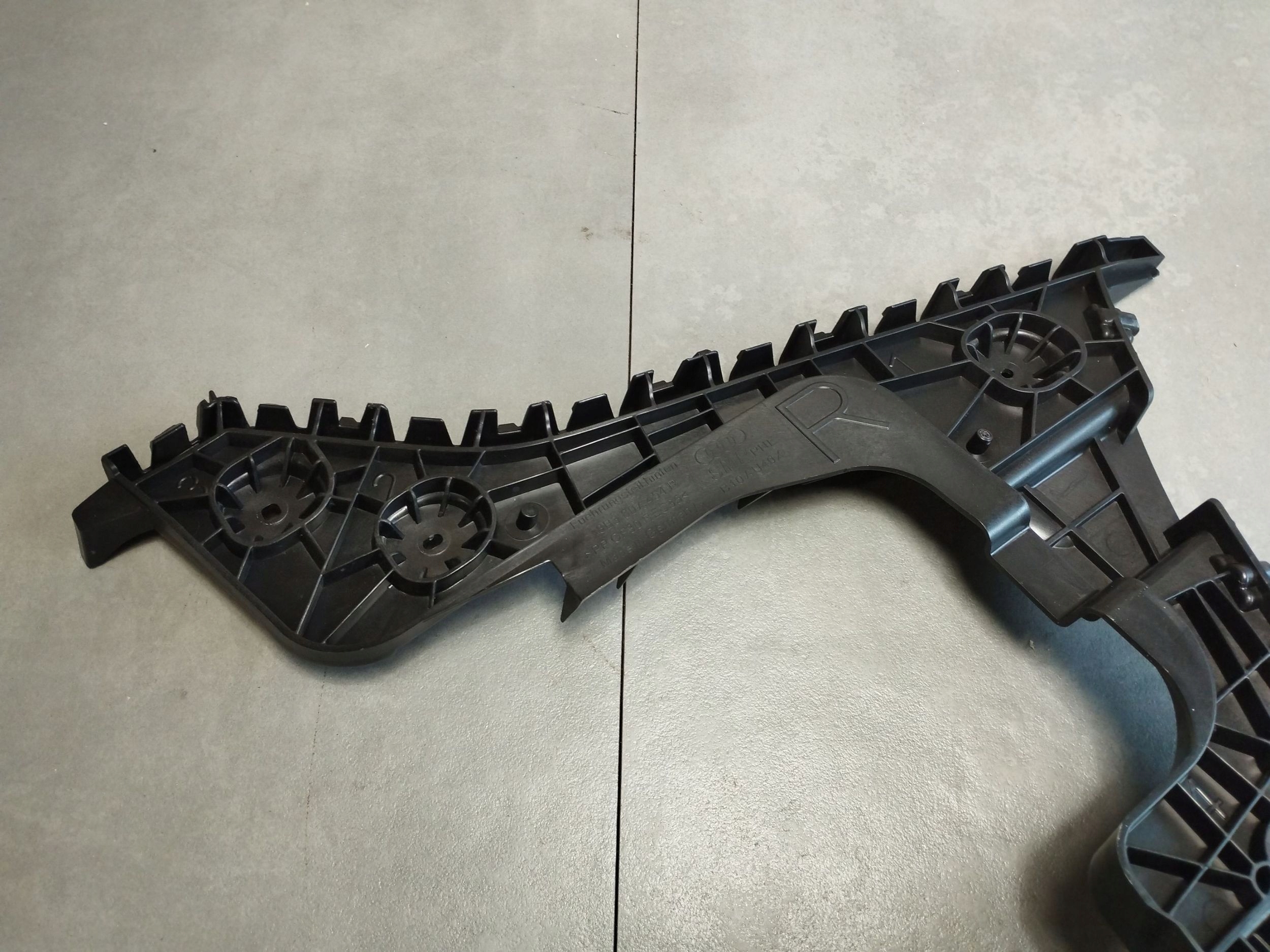 Audi A5 B10 KOMBI bumper bracket right rear part 8B3807454B