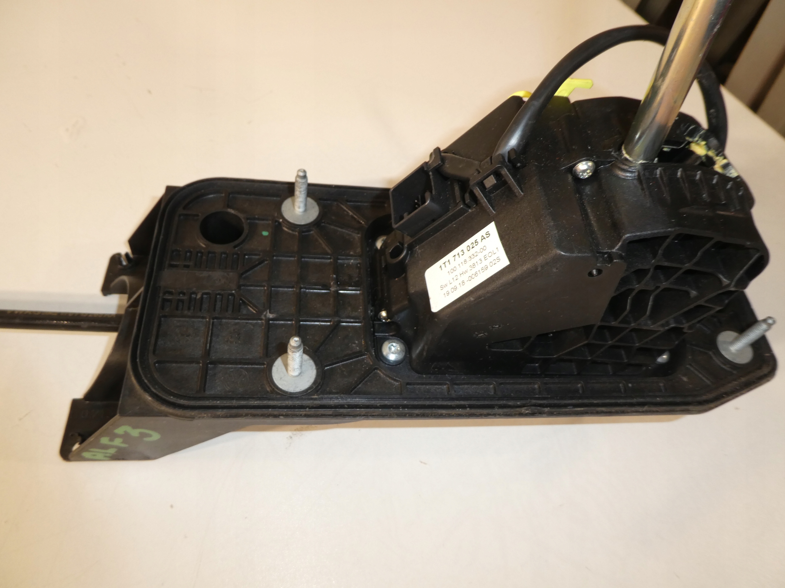 páčka změny převodů VW CADDY 2K5 1T1713025AS