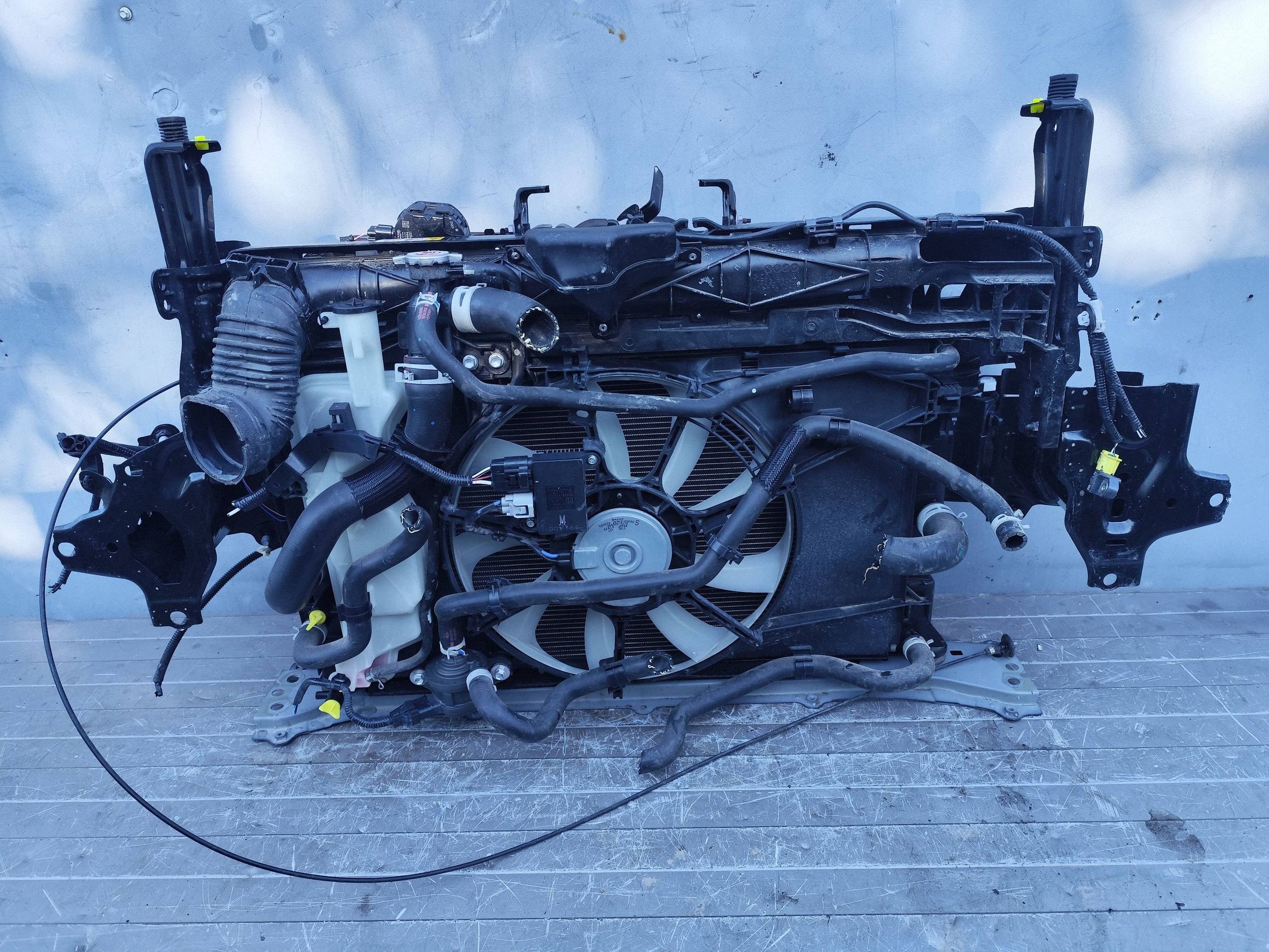 TOYOTA YARIS CROSS support panel for radiators radiator complete DEMONTAZ