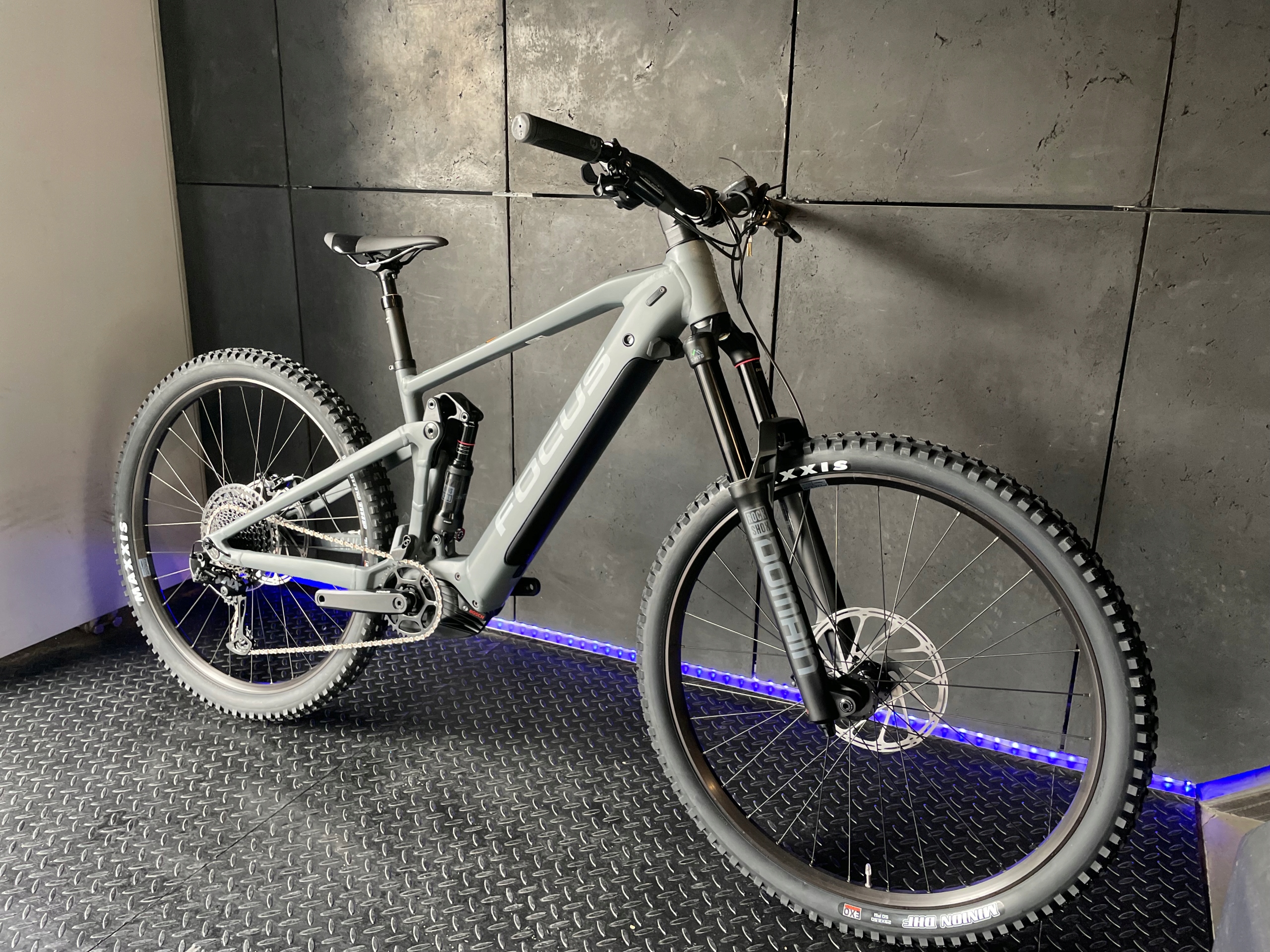 Rower elektryczny Focus Sam2 6.7 grafitowy M BOSCH CX4