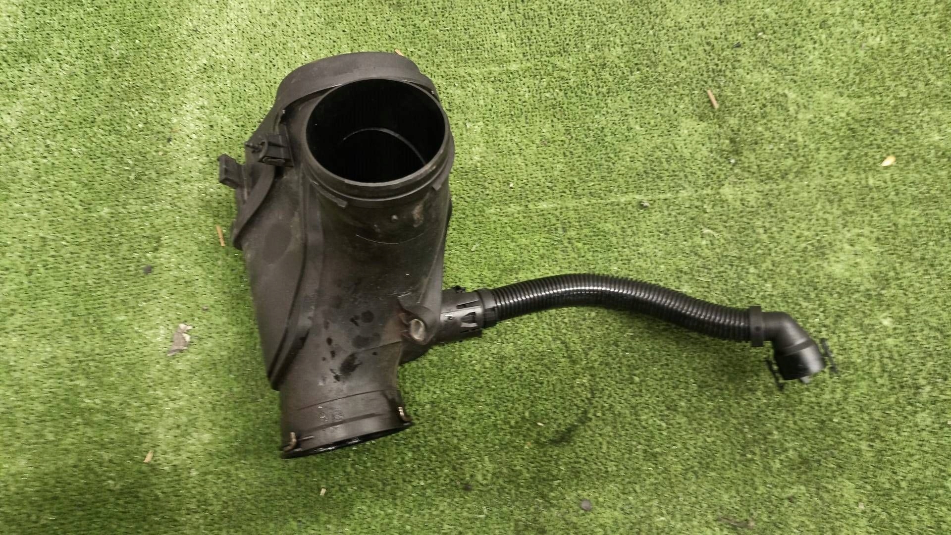 BMW 1 F20 F21 REZONATOR luft 116D 1.5D B37