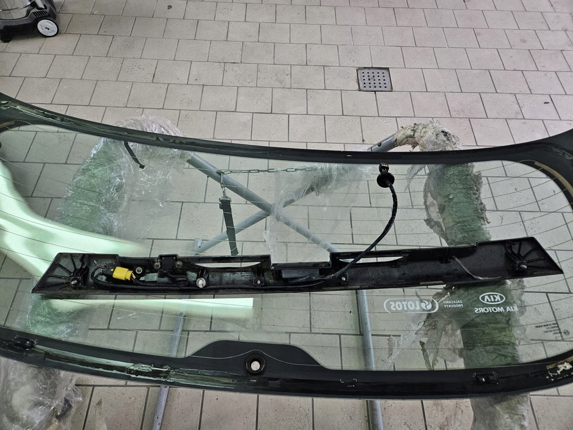 LISTWA KLAPY KIA VENGA 94009-1P530