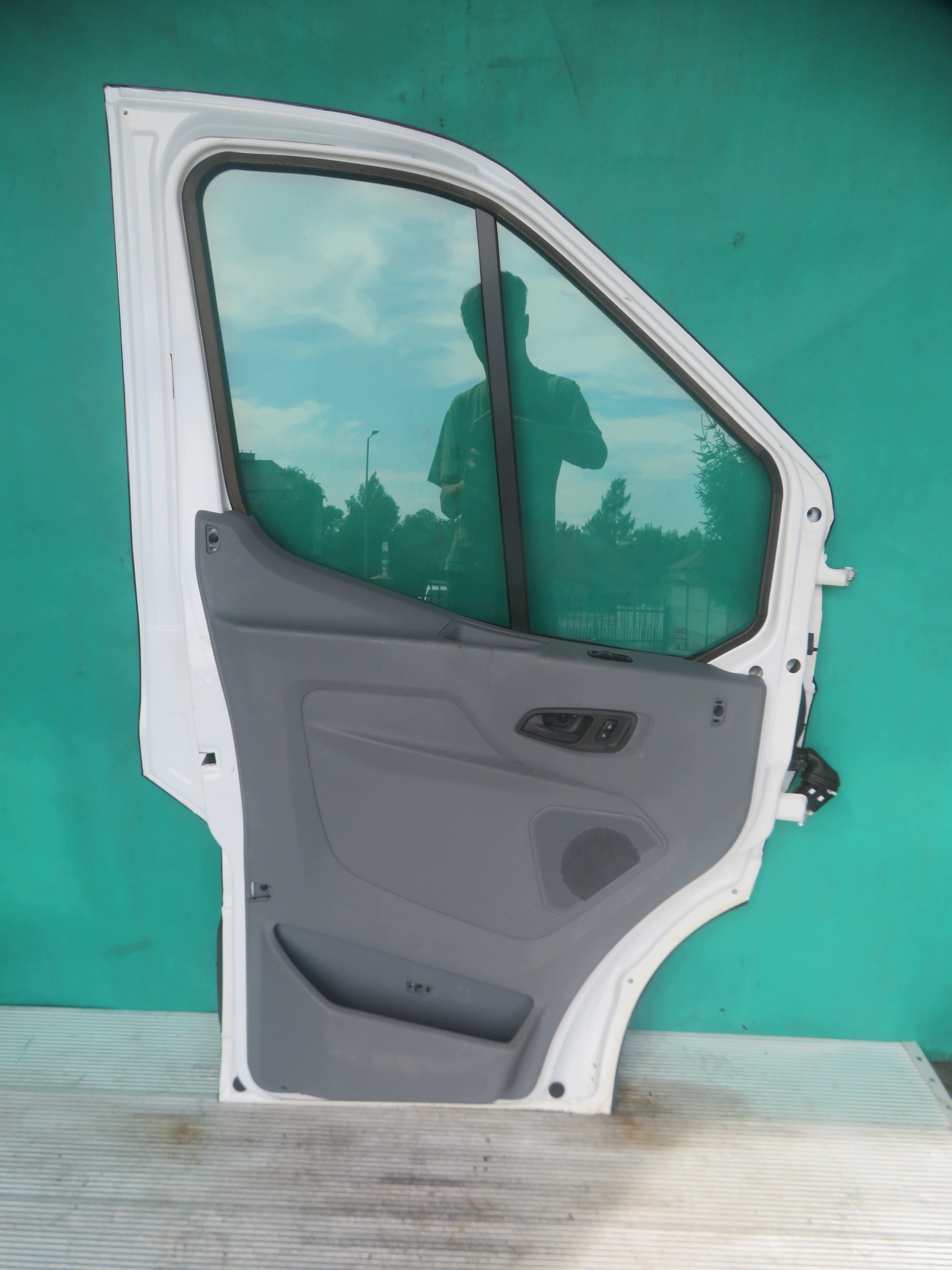 door left front FORD TRANSIT MK8