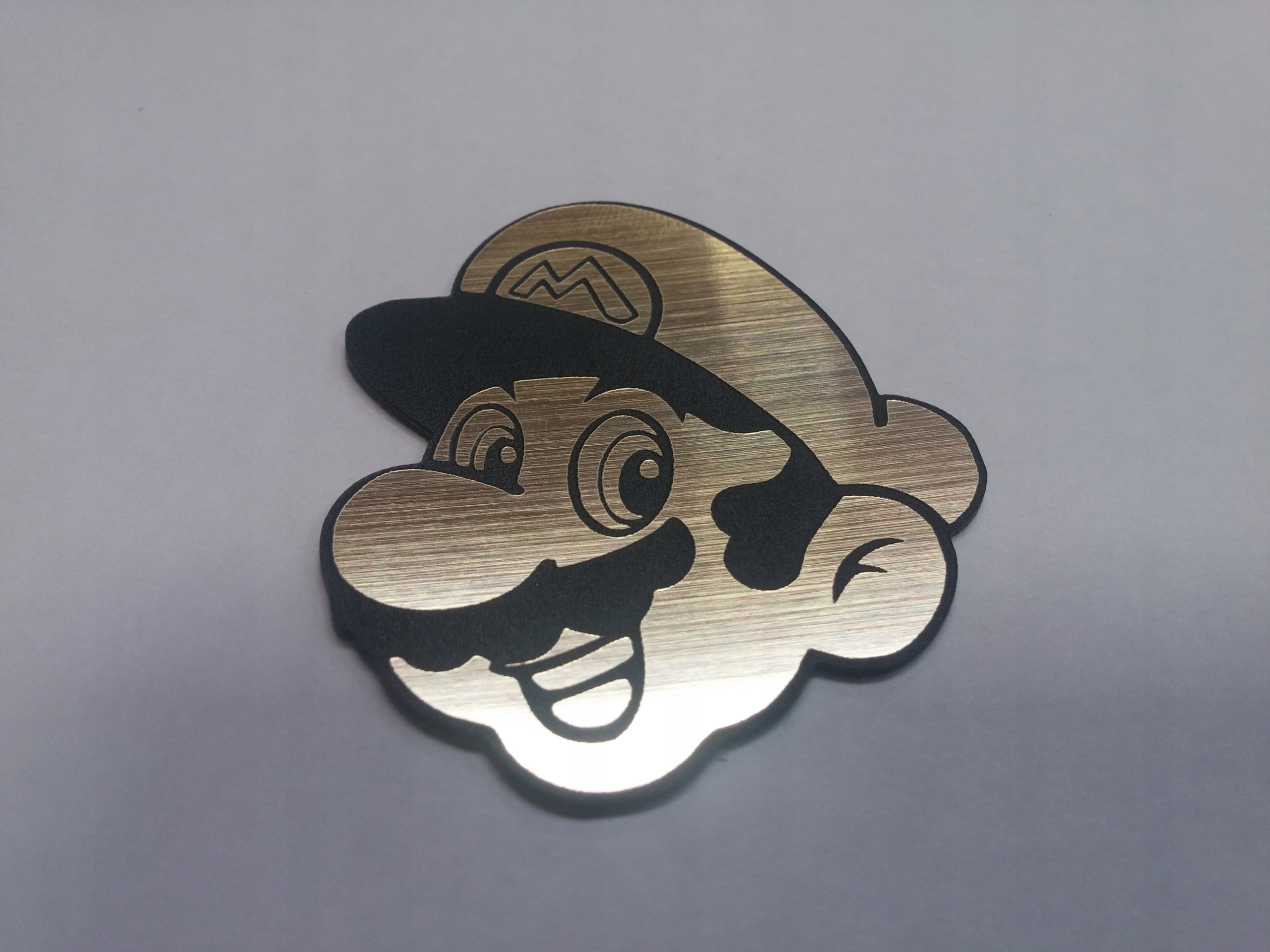 

Mario naklejka emblemat 42 x 46 mm *złota
