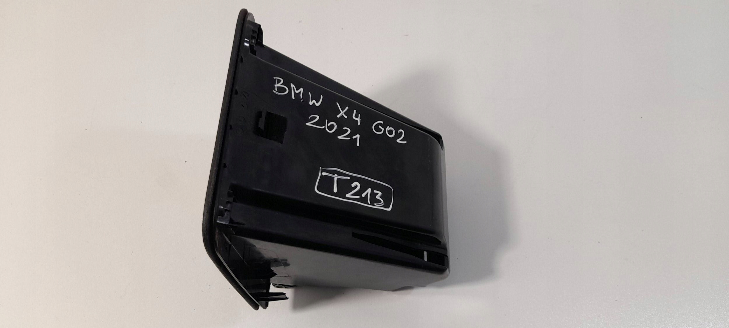 BMW X4 G02 passenger compartment B0400286 (T213)