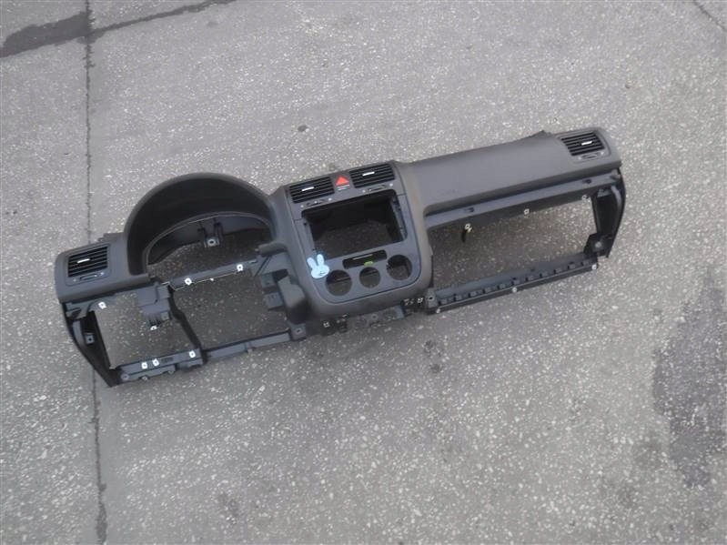 DESKA ROZDZIELCZA VW GOLF V 1.6 MPI Wersja Europejska