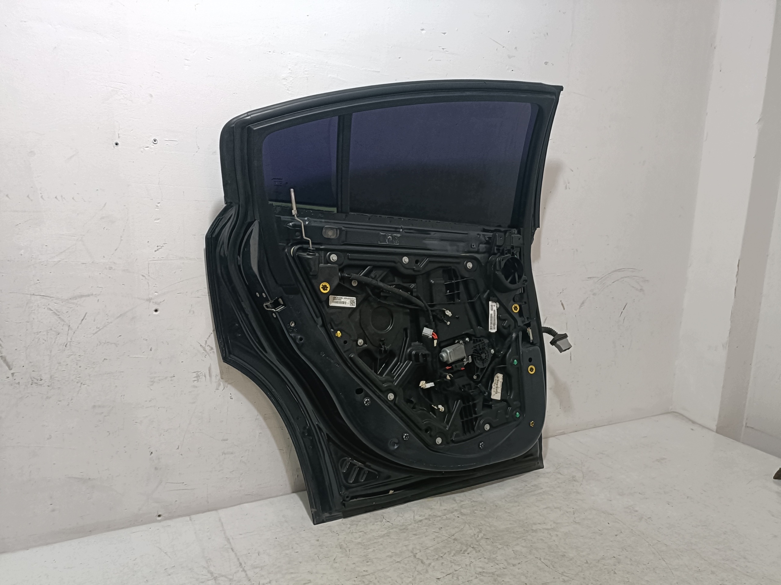 DODGE CHARGER 2019- door left rear part rear. PAR complete 68409482AB