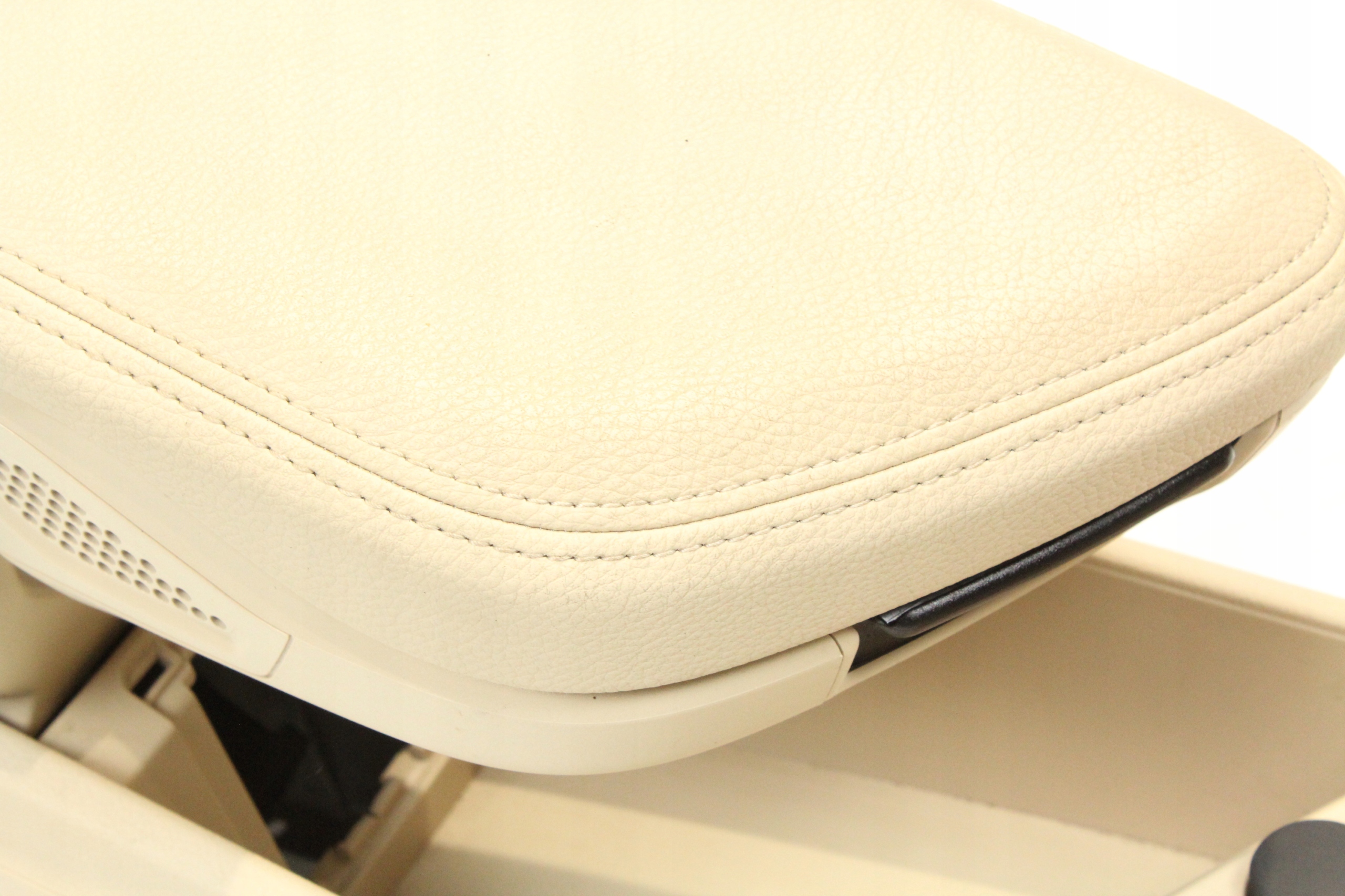 TUNEL ŚRODKOWY INDUKCJA PODŁOKIETNIK BMW F45 F46 Numer katalogowy części 9317584 CANBERRA BEIGE