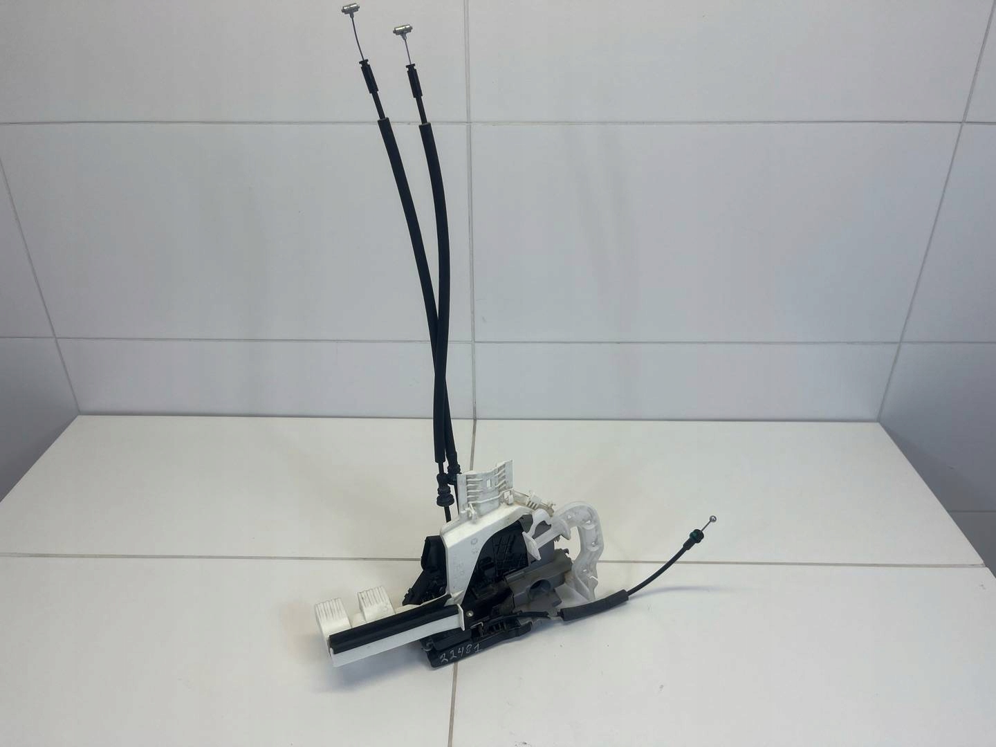 lock door front left side Hyundai Tucson 3 facelift 2019 81310D3010