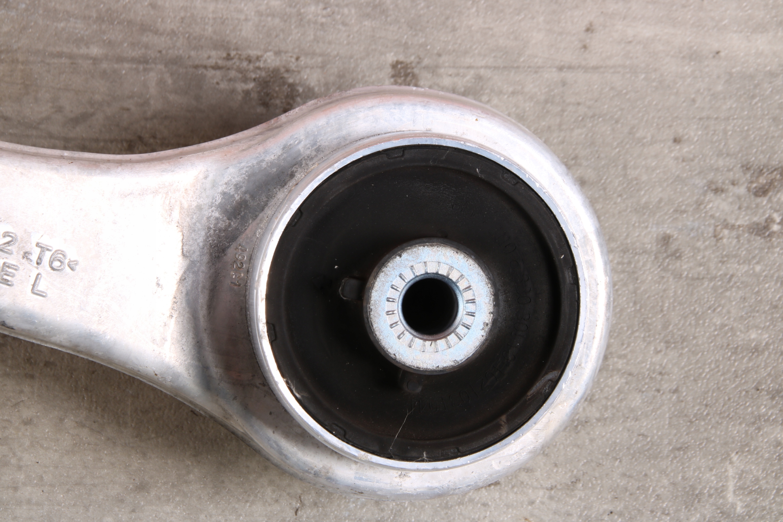BMW G20 G21 2WD otoč ramene čepu levá levý předek 6877143