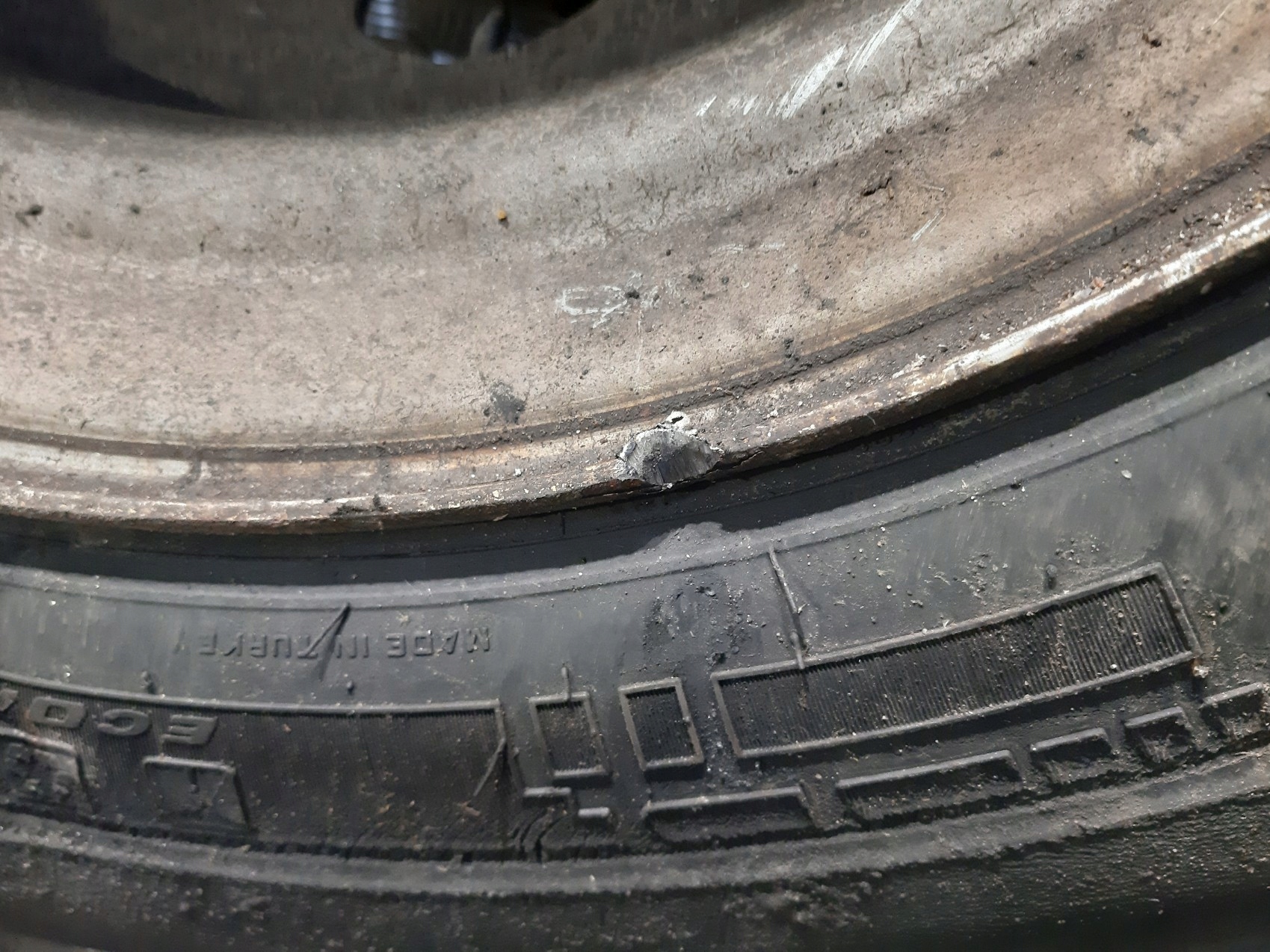 wheels discs tyres 4x RETREAD PIRELLI MC:01 275/70 R22.5