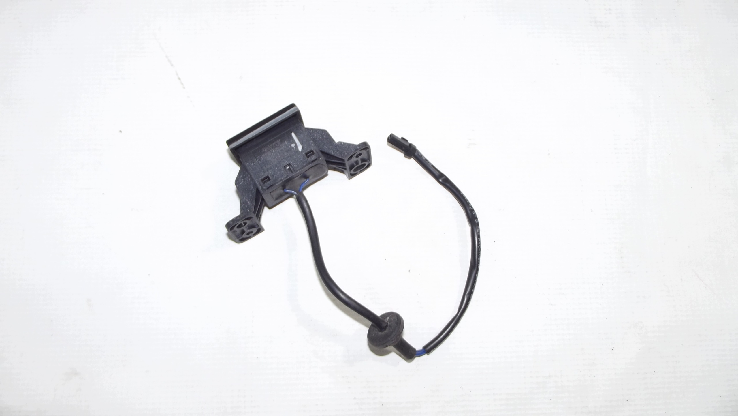 Polestar IV switch button of the opening bonnet boot 8892942999