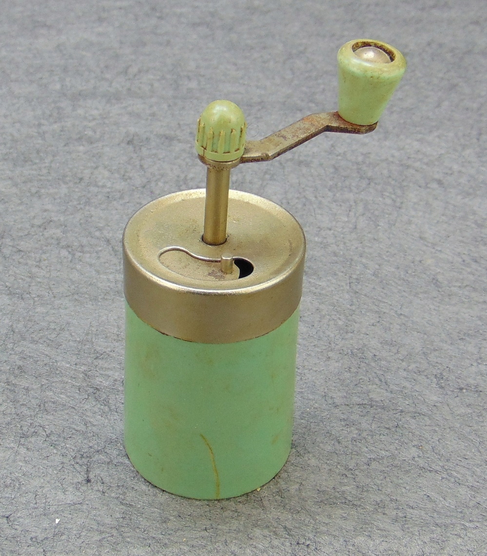 Zabytkowy młynek pieprzu