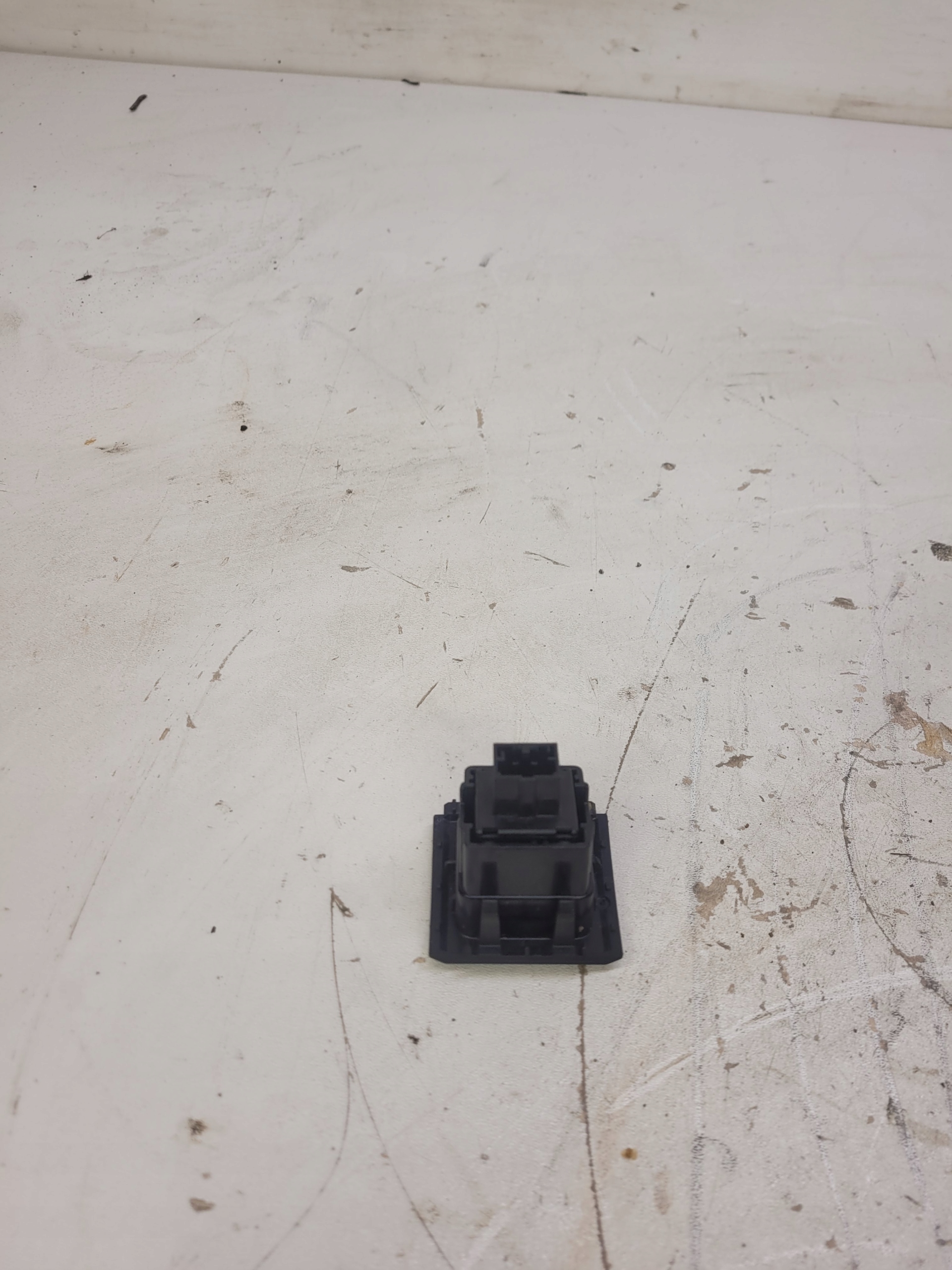 SCHALTER LEUCHTEN DES WARNBLICKSCHALTERS AUDI A4 B9 8W0941509A