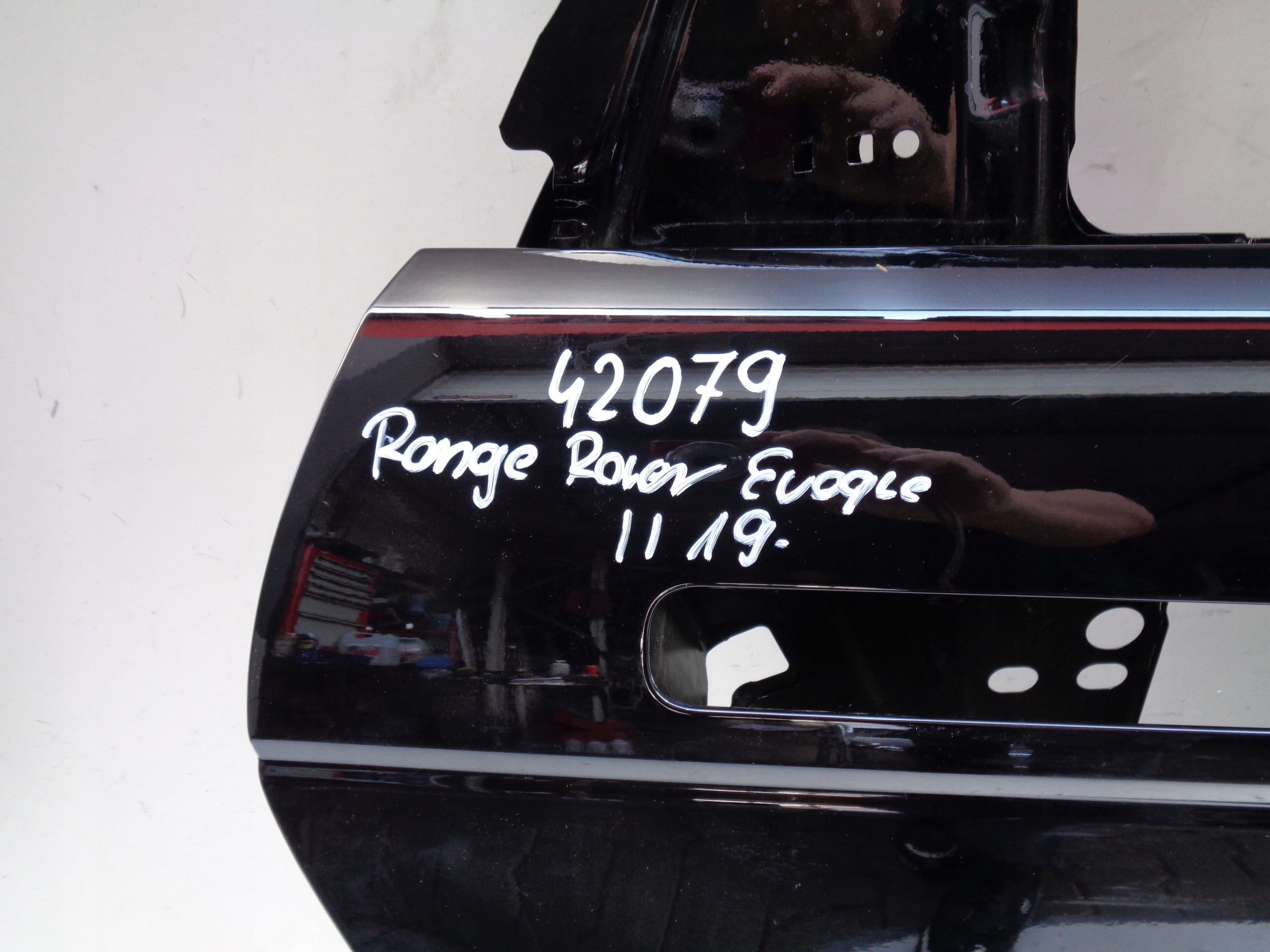 door right rear. RANGE ROVER EVOQUE II 19- NR 42079