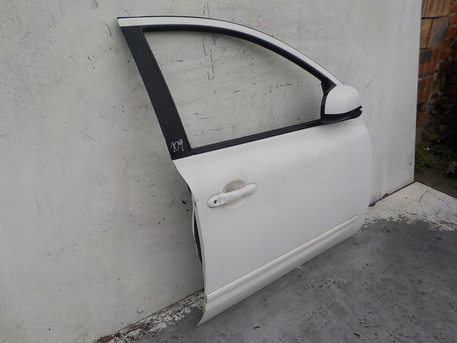 109 NISSAN MICRA IV K13 door right front front